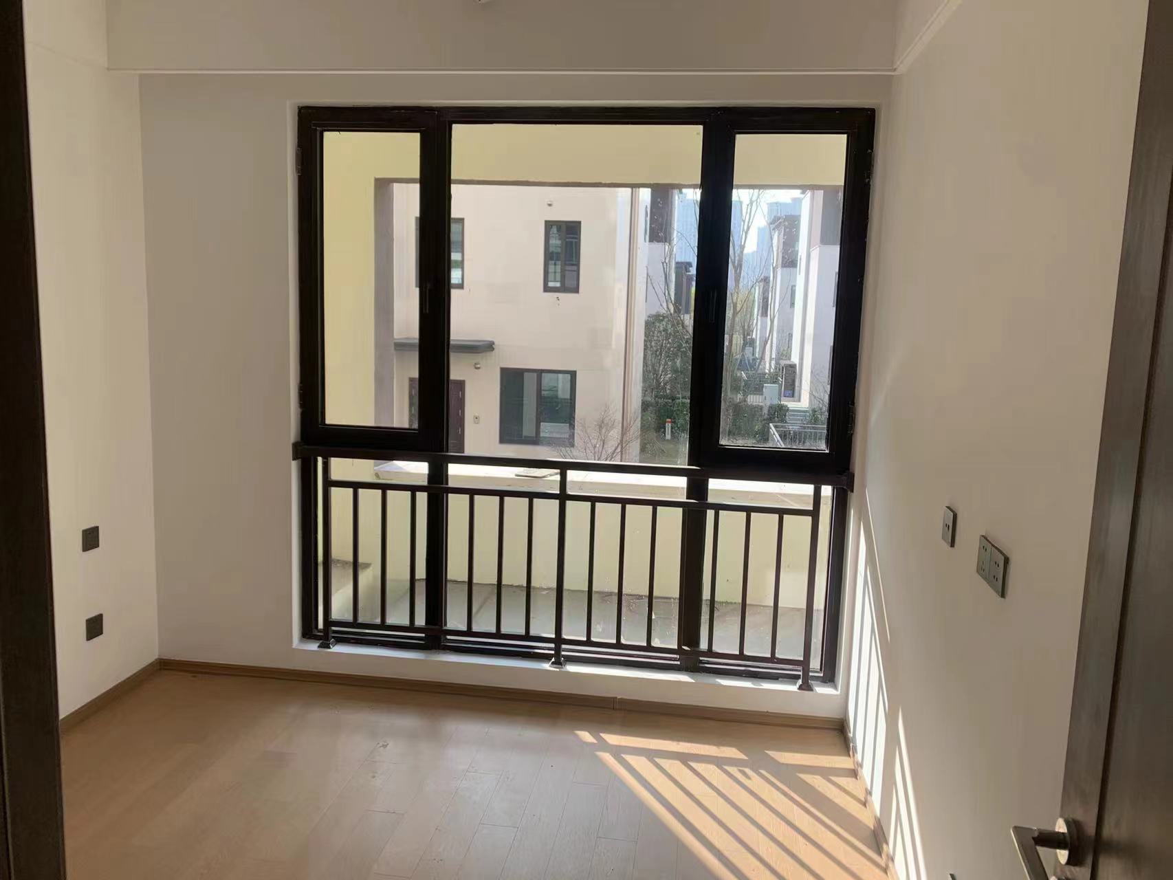 春风南岸东园 4室2厅2卫 167.00m&sup2;