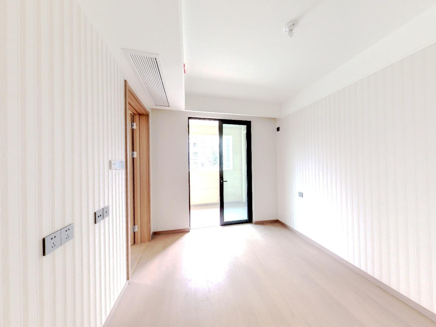 龙湖天宸源著 3室2厅2卫 117m&sup2;