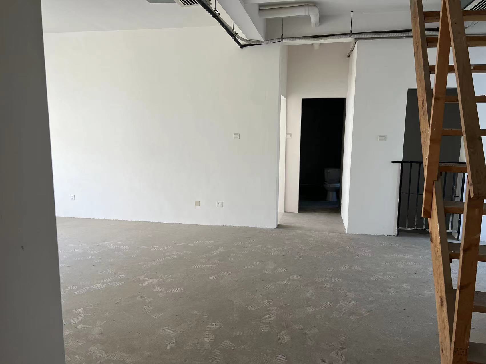 军山花园 4室2厅2卫 241m&sup2;