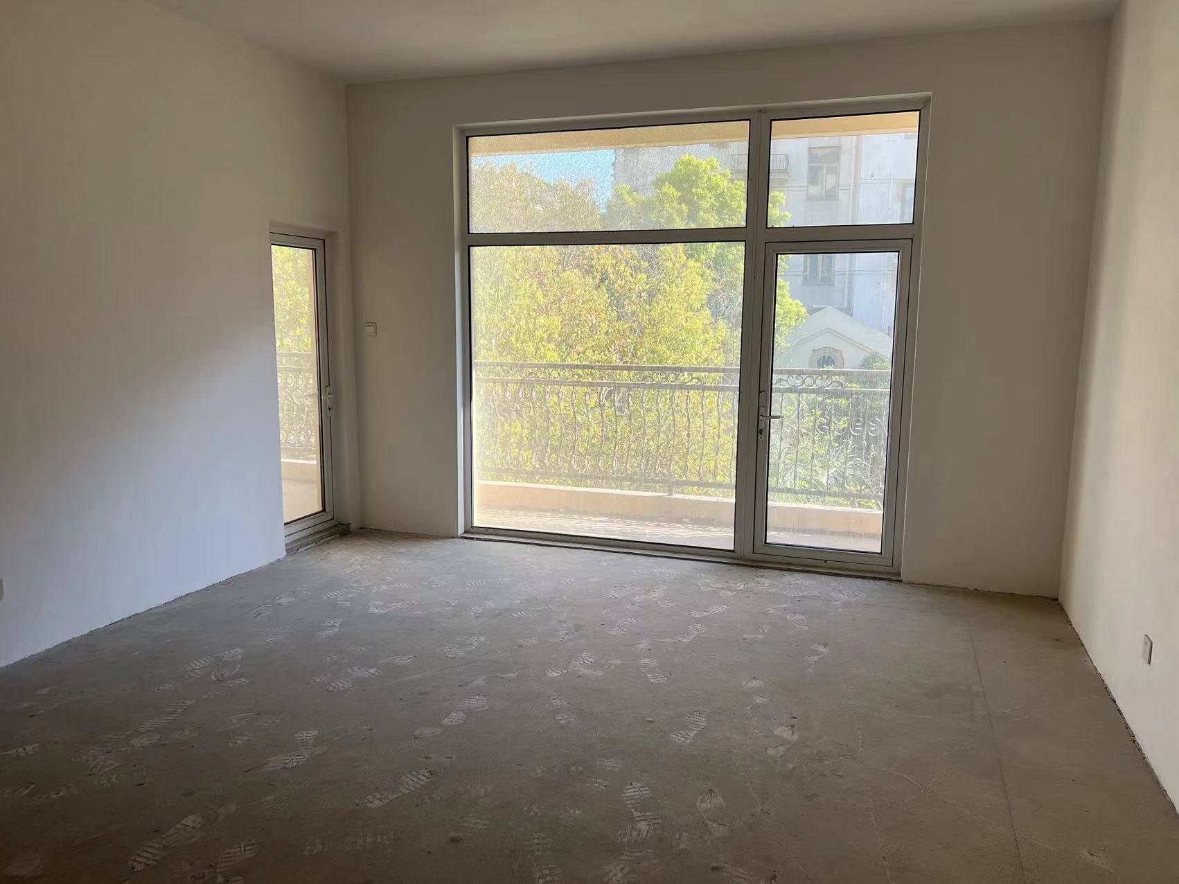 军山花园 4室2厅2卫 241m&sup2;