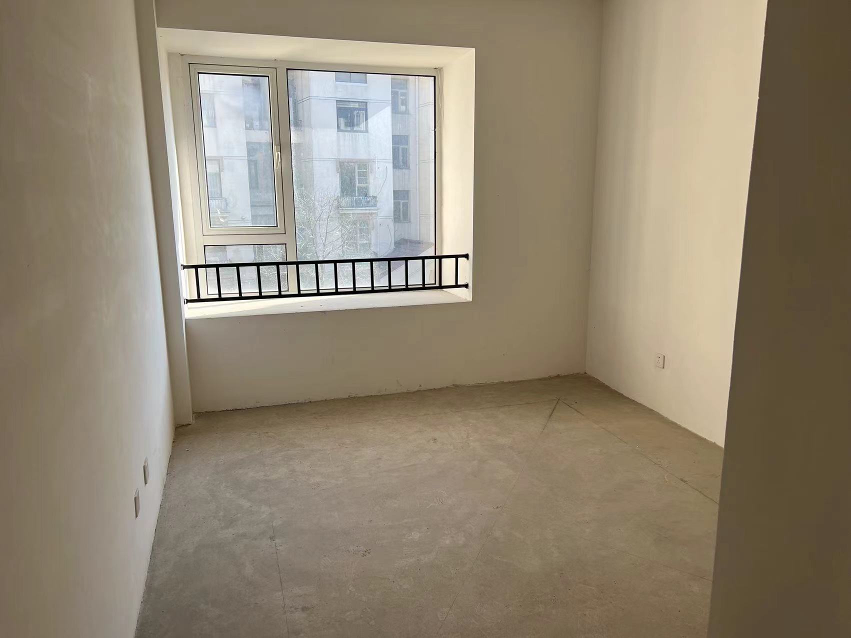 军山花园 4室2厅2卫 241m&sup2;