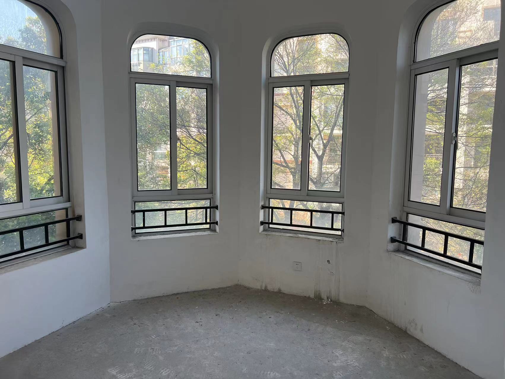 军山花园 4室2厅2卫 241m&sup2;