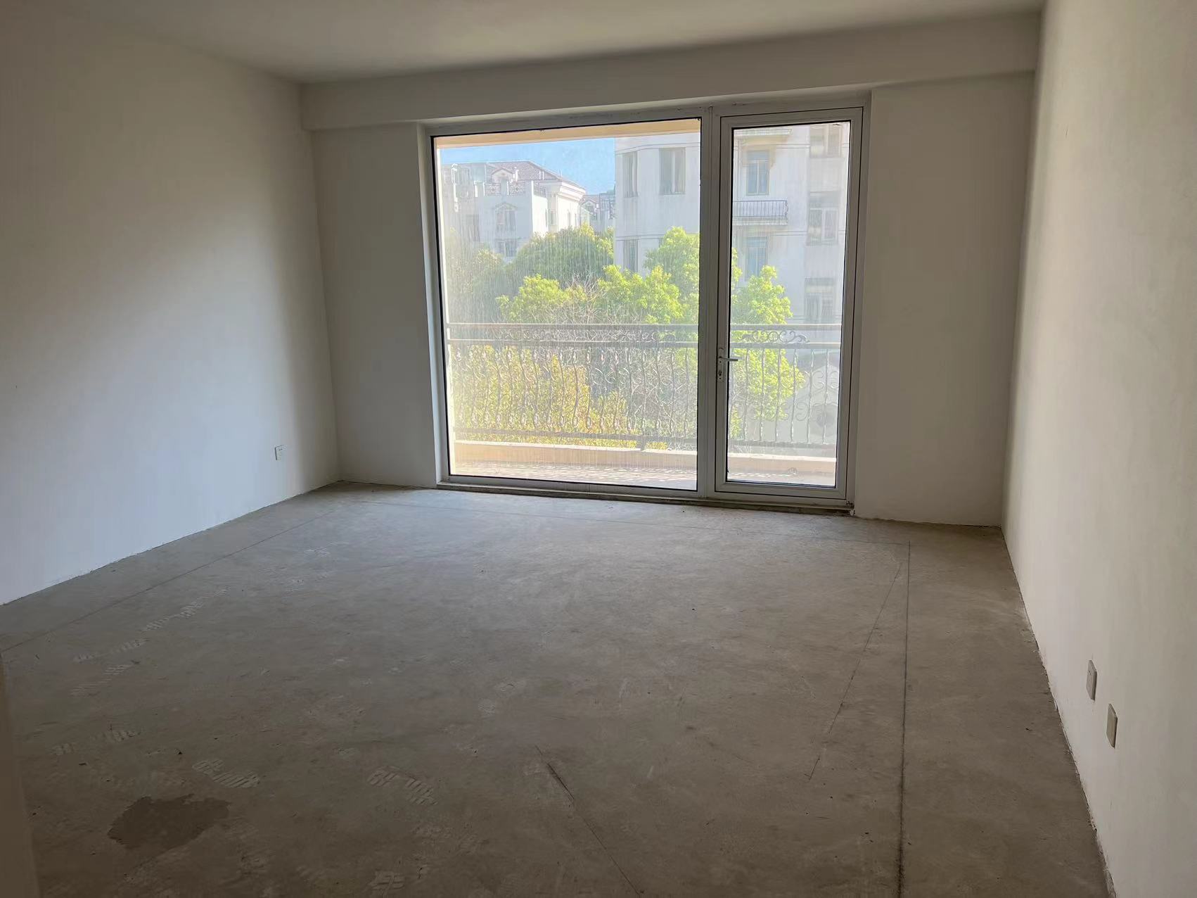军山花园 4室2厅2卫 241m&sup2;