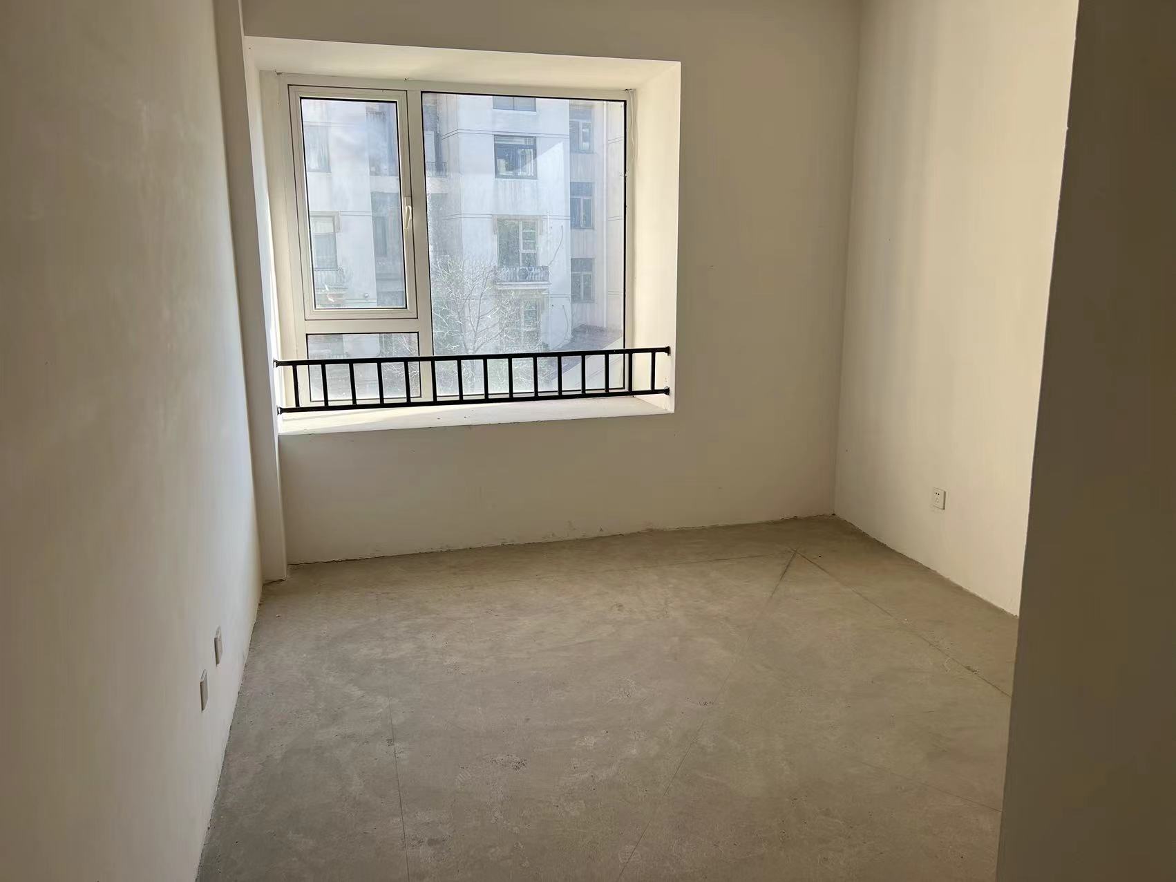 军山花园 4室2厅2卫 241m&sup2;