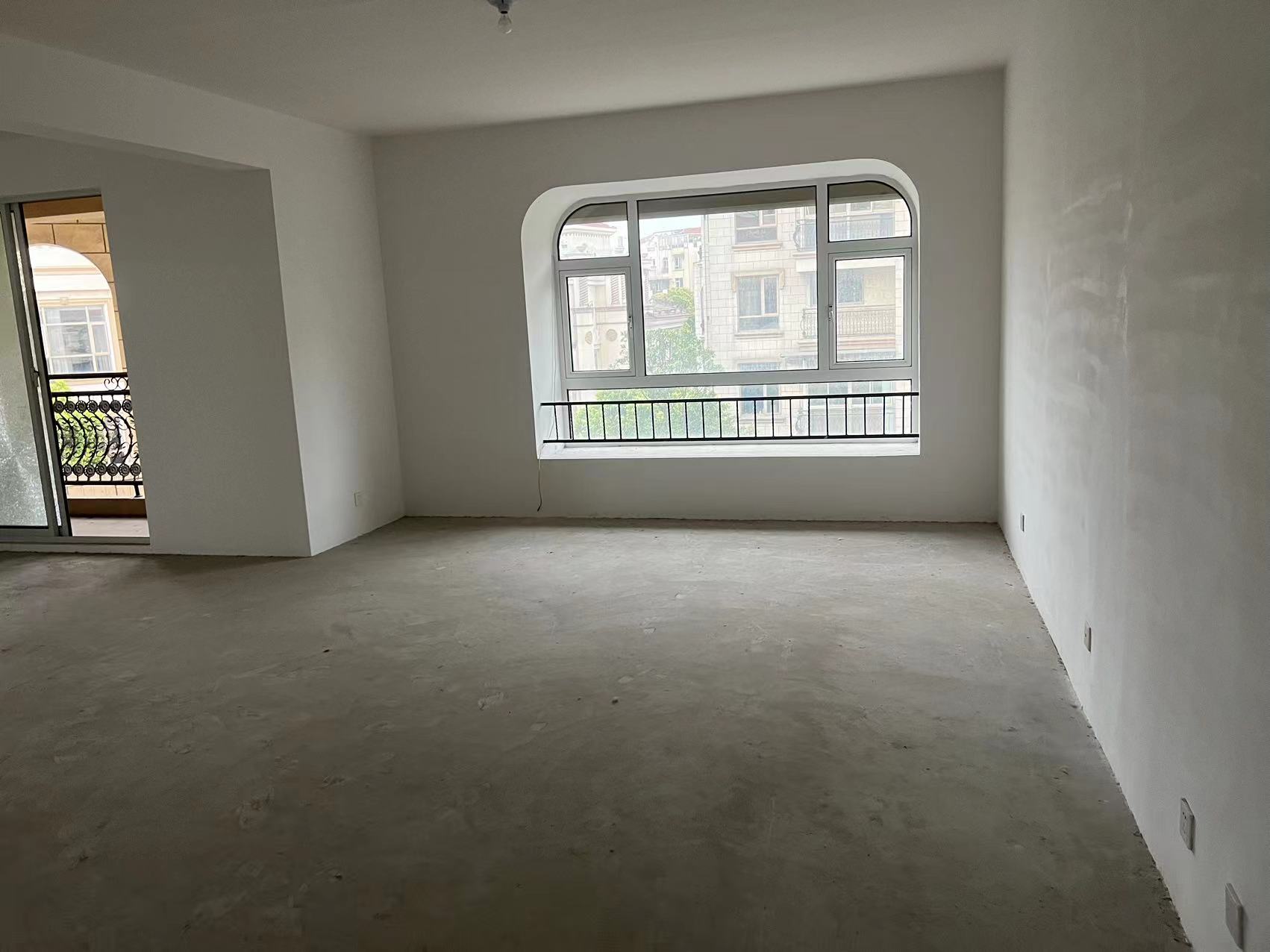 军山花园 5室2厅4卫 230m&sup2;