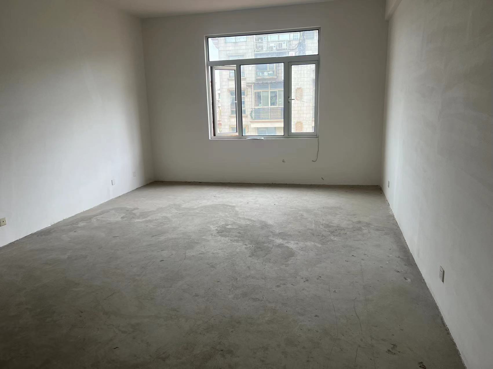 军山花园 4室2厅2卫 360.00m&sup2;