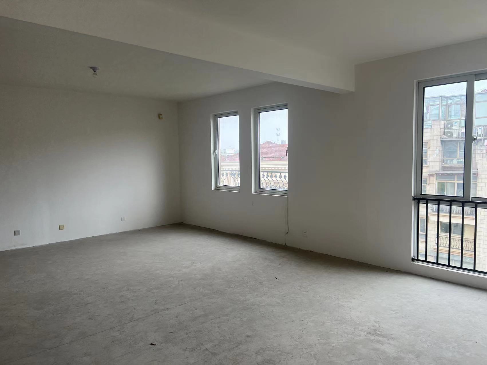 军山花园 4室2厅2卫 360.00m&sup2;