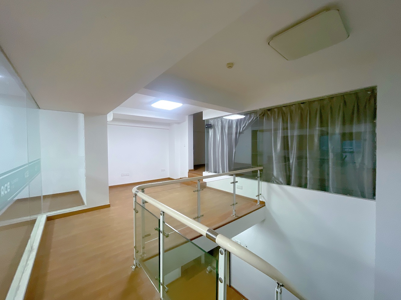 人民东路699号京扬数码城 3室1厅1卫 200m&sup2;
