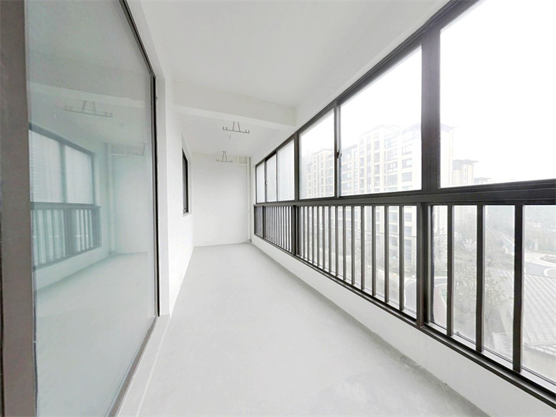 万濠山庄 3室2厅2卫 143m&sup2;