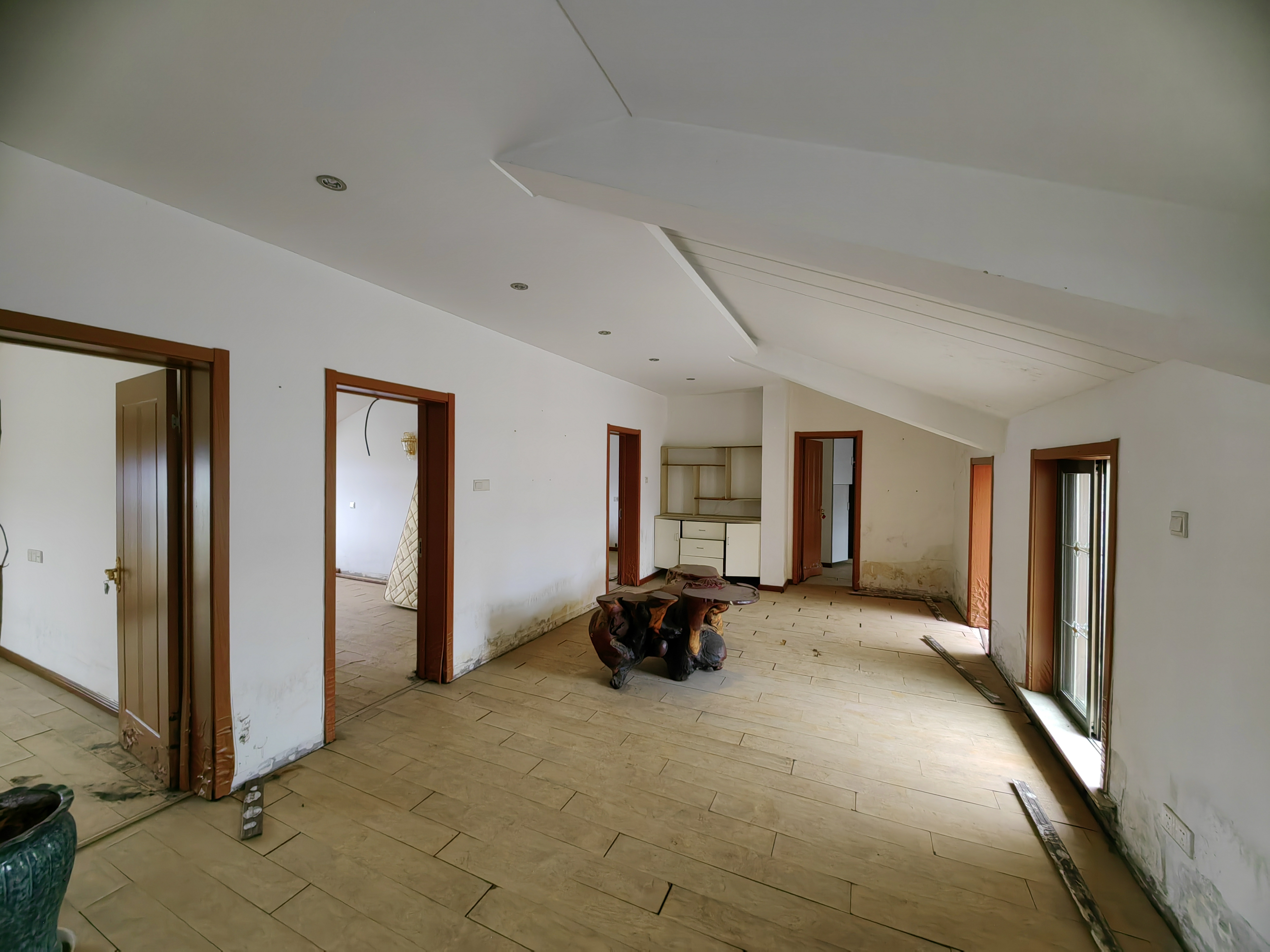 明珠花园（南通经济技术开发区） 5室3厅3卫 225.5m&sup2;