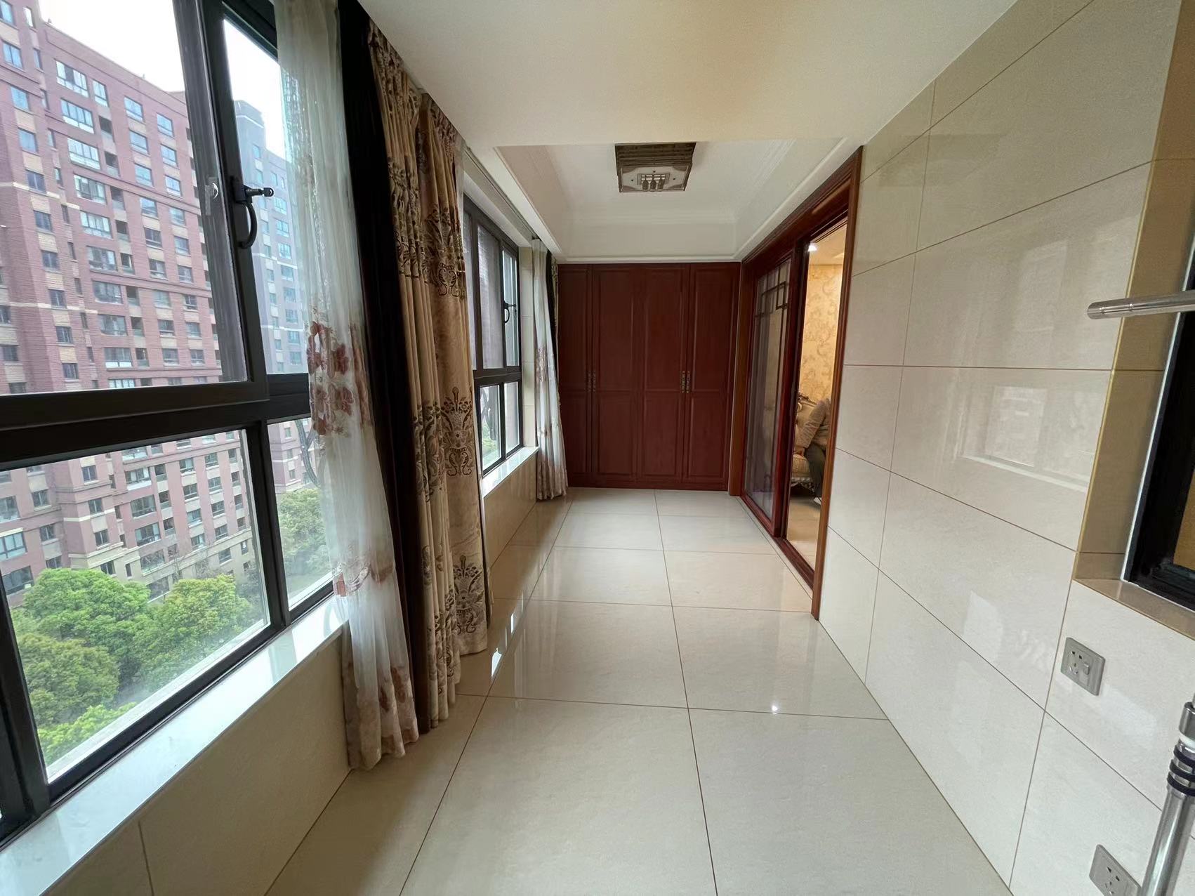 万濠星城 4室2厅2卫 142.00m&sup2;