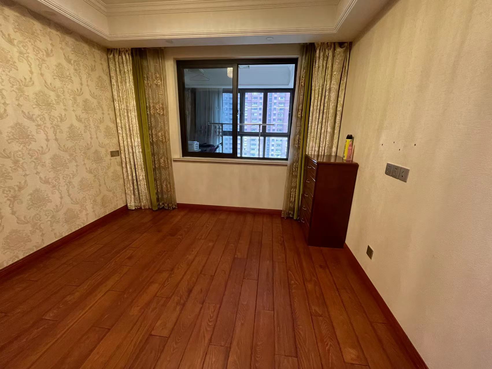 万濠星城 3室2厅2卫 143m&sup2;