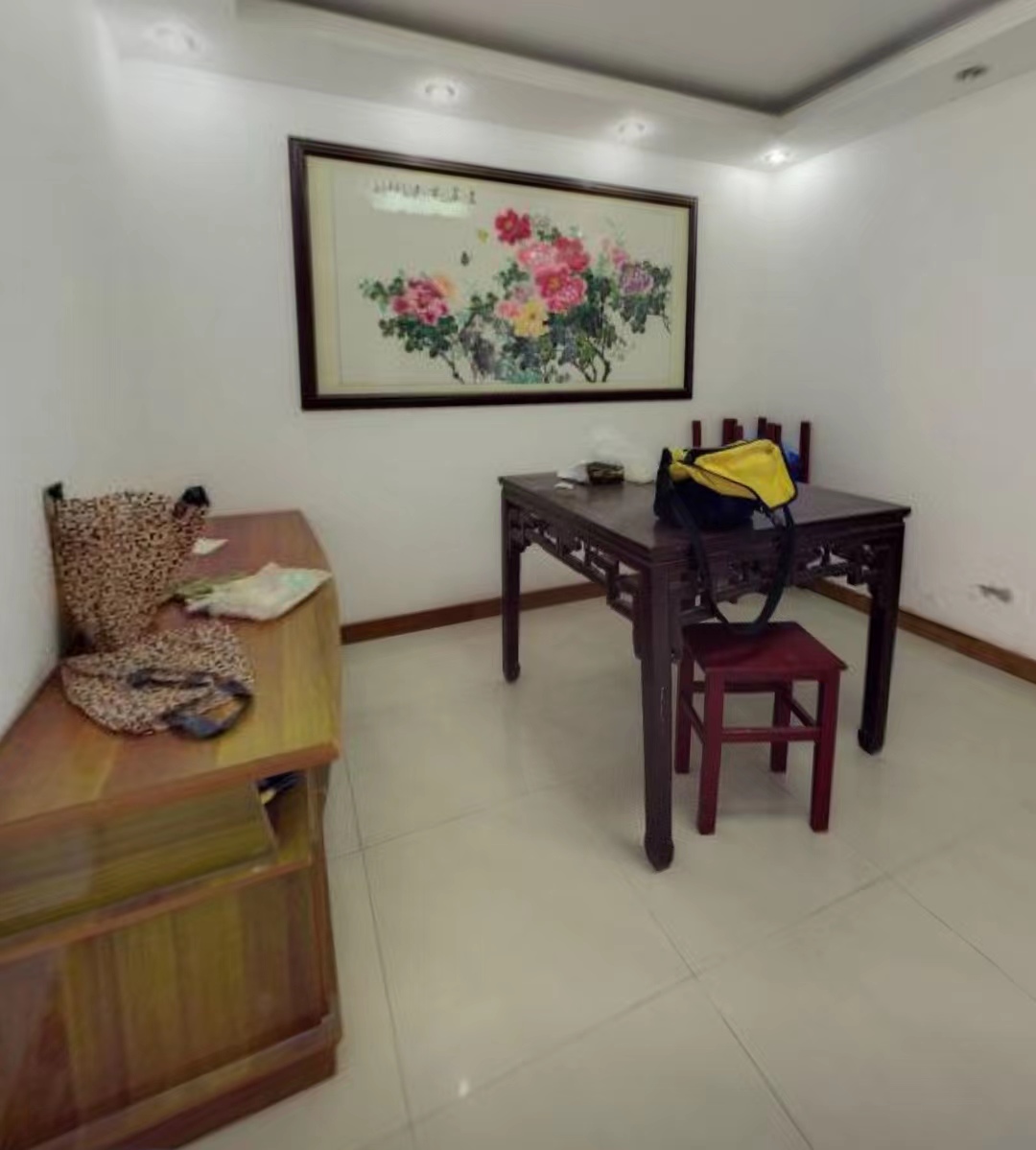 天都花苑 4室2厅2卫 130m²