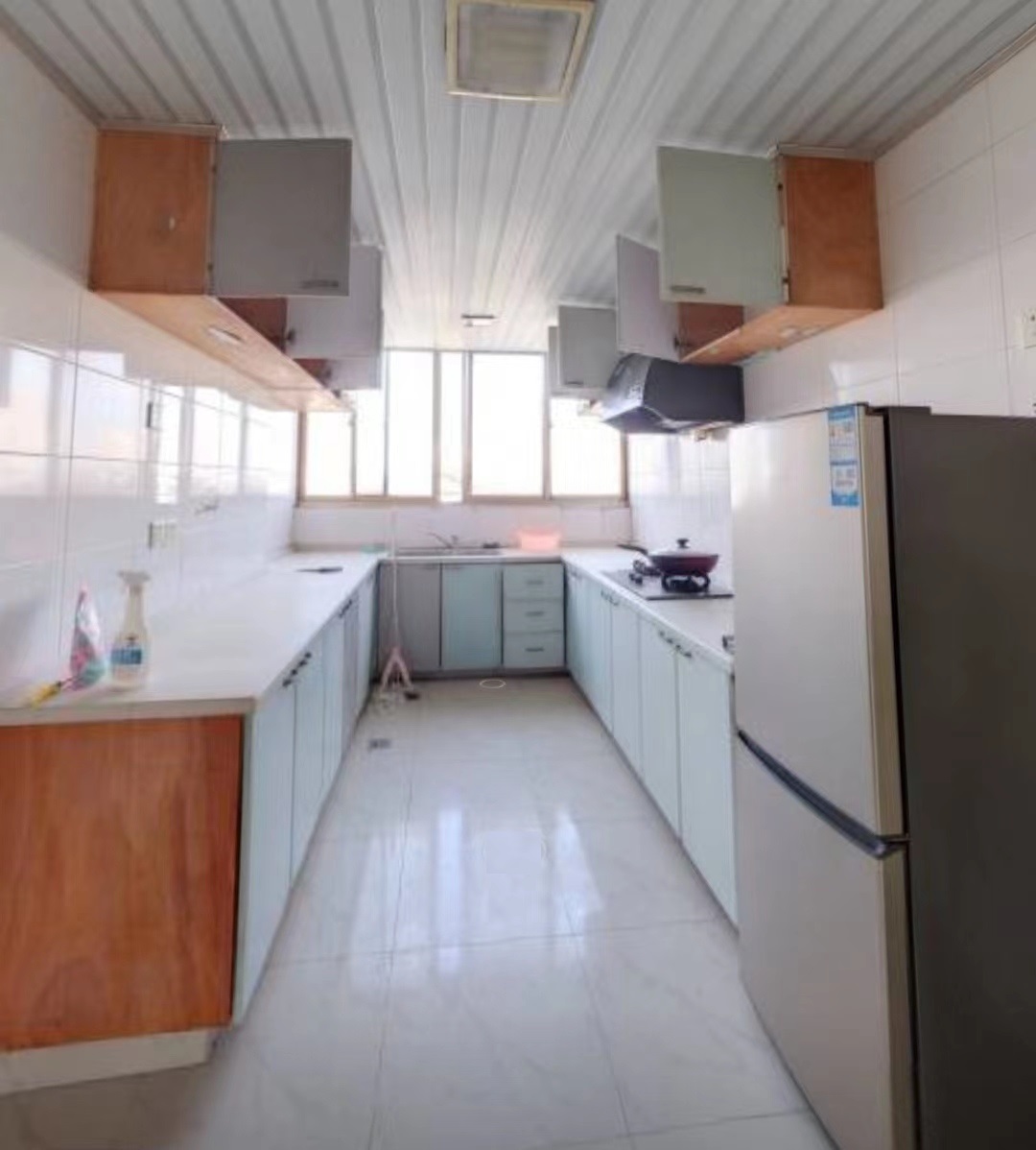 天都花苑 4室2厅2卫 130m&sup2;