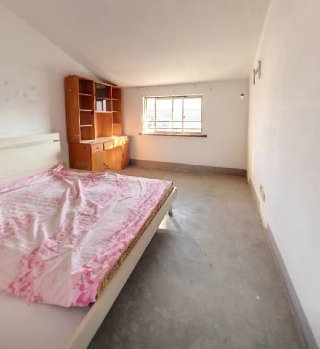 天都花苑 4室2厅2卫 130m&sup2;