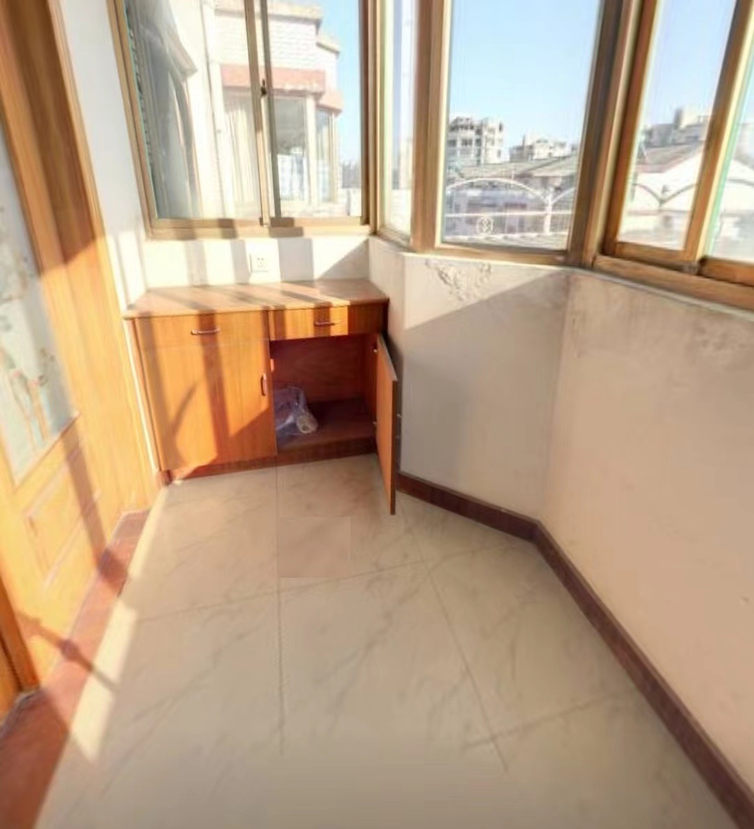 天都花苑 4室2厅2卫 130m&sup2;