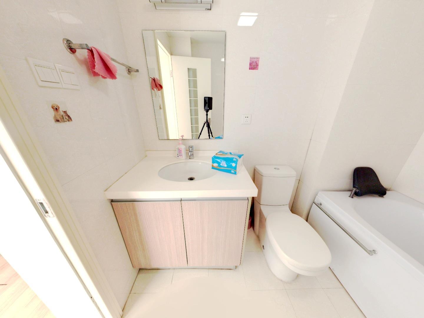 名都广场 3室2厅2卫 204m&sup2;