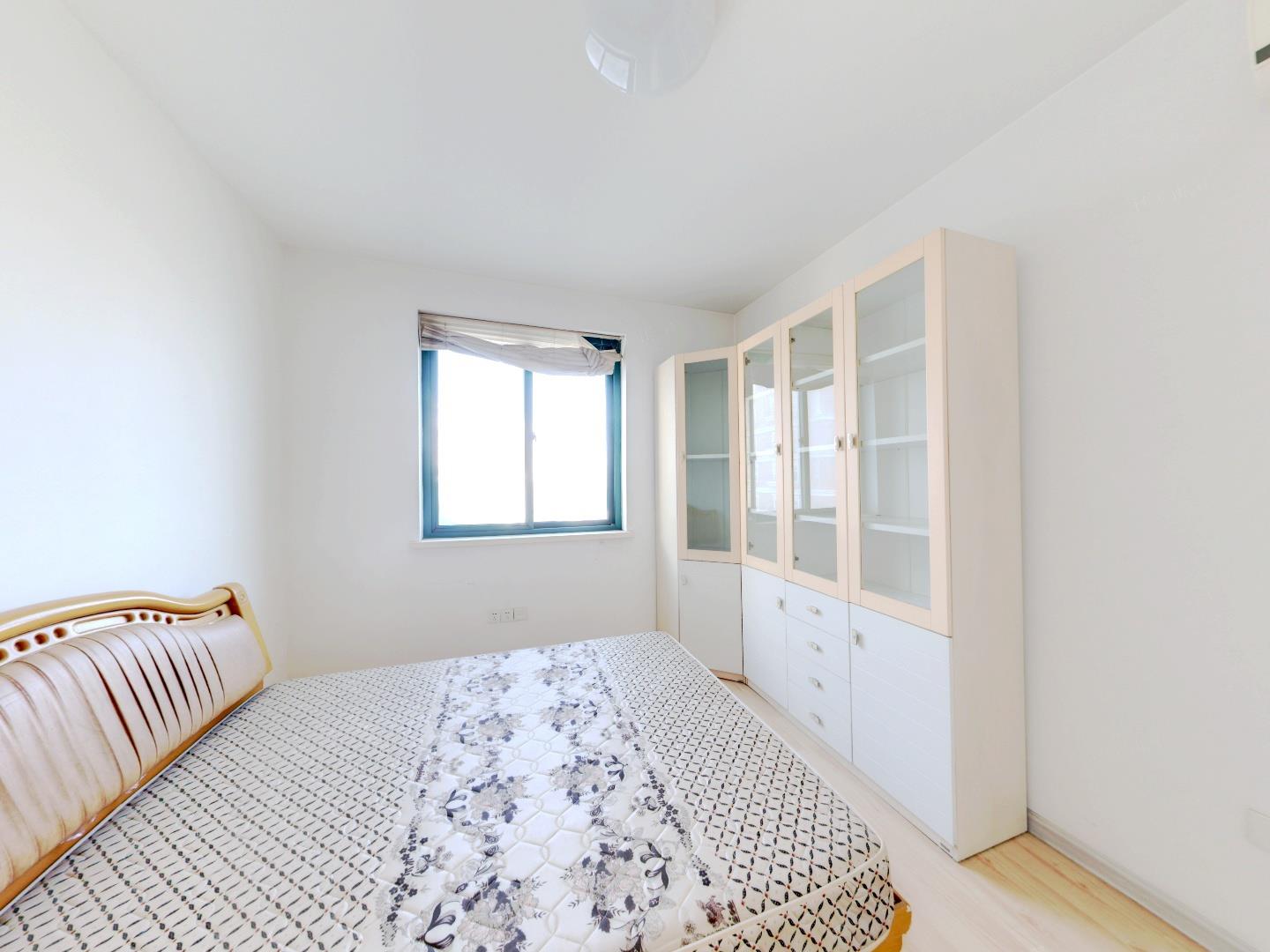 名都广场 3室2厅2卫 204m&sup2;