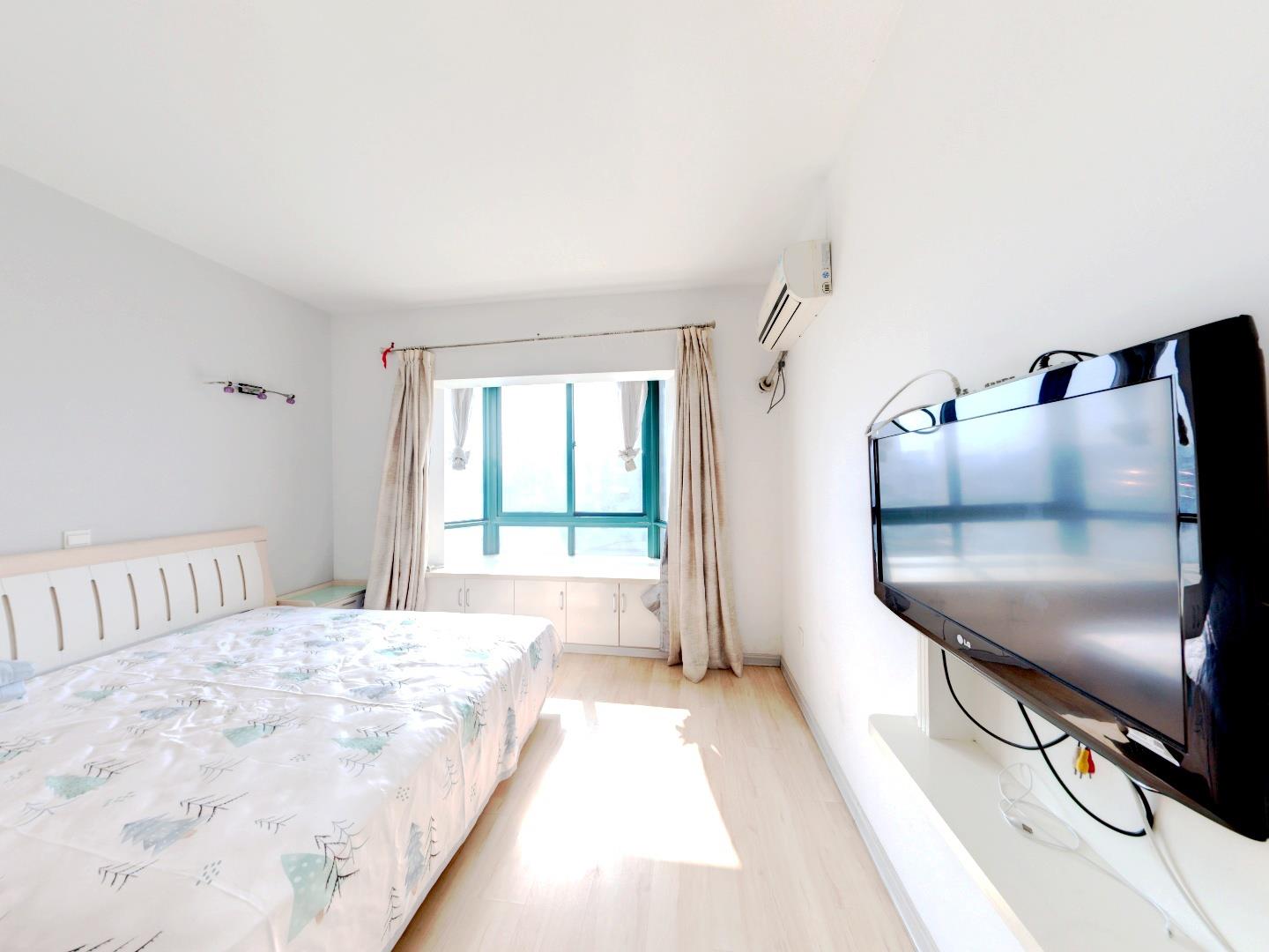 名都广场 3室2厅2卫 204m&sup2;