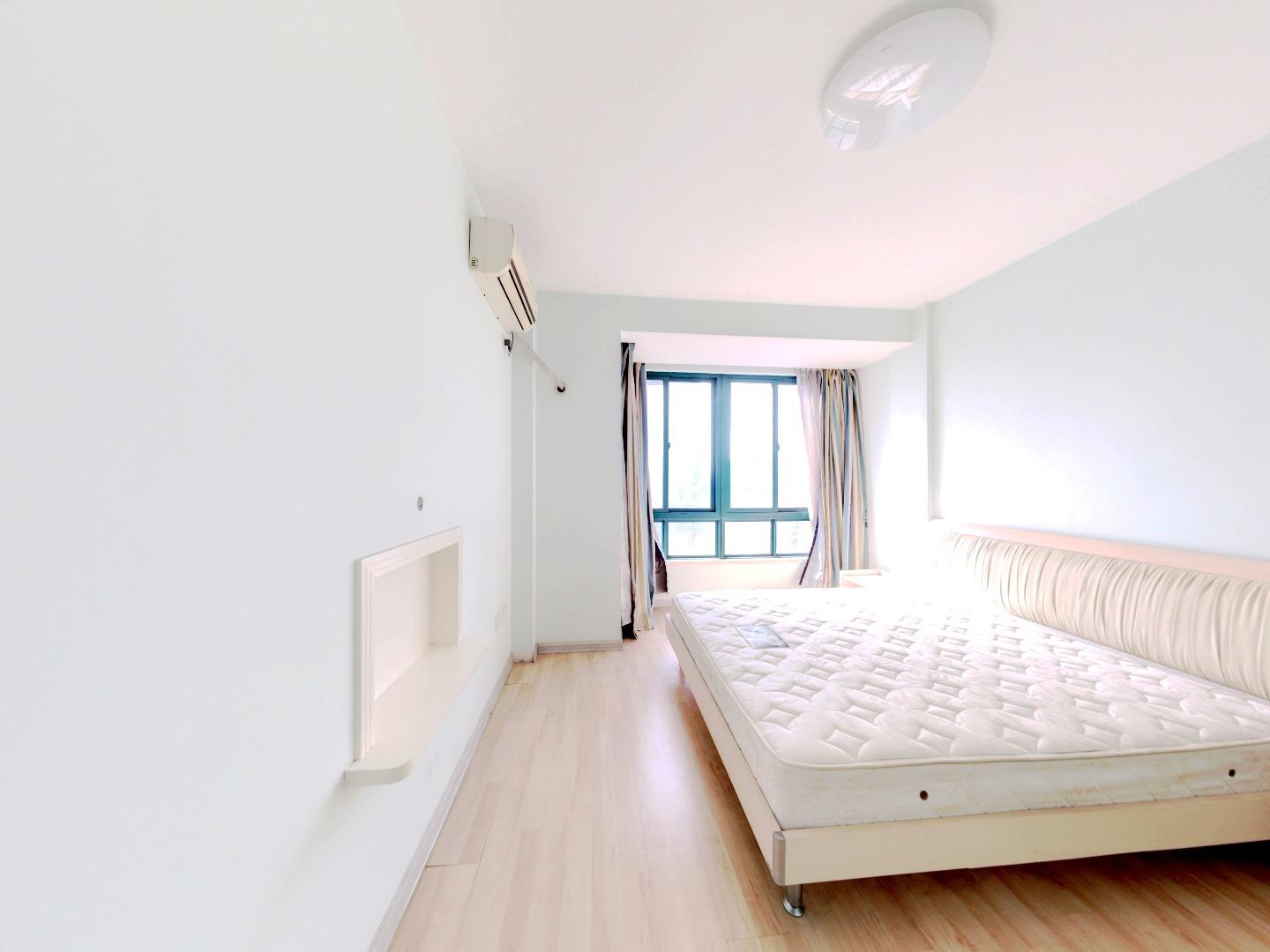 名都广场 3室2厅2卫 204m&sup2;