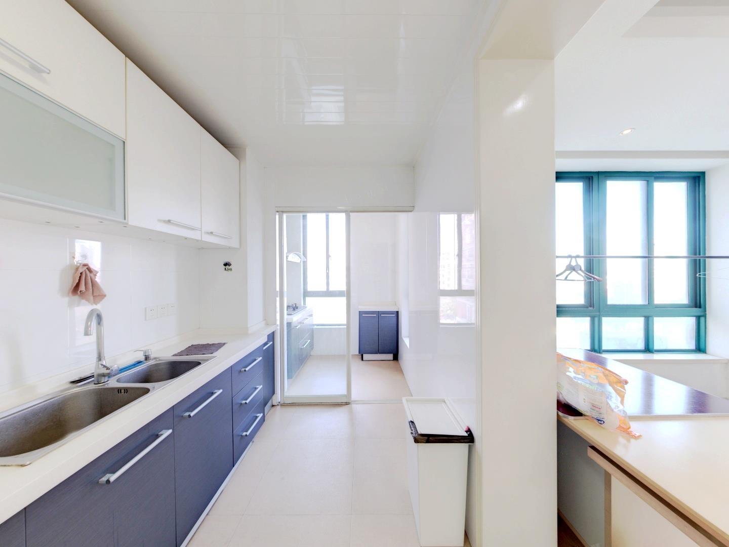 名都广场 3室2厅2卫 204m&sup2;