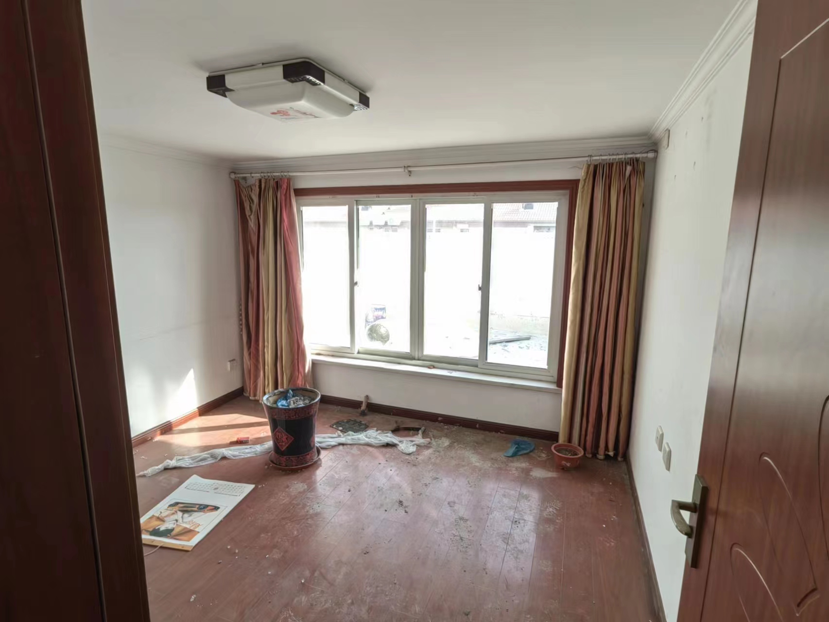 外滩小区 5室2厅2卫 91m&sup2;