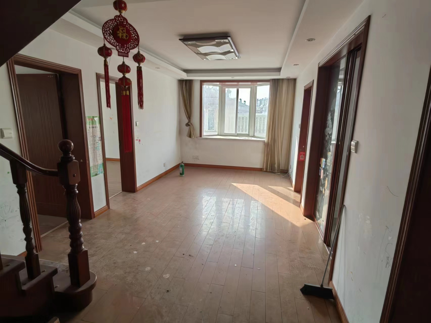 外滩小区 5室2厅2卫 91m²