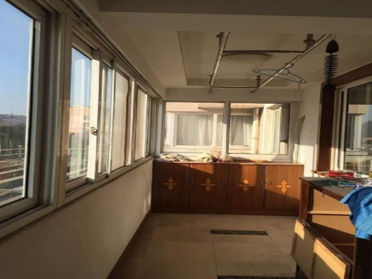 黎明花园 3室2厅1卫 130m&sup2;