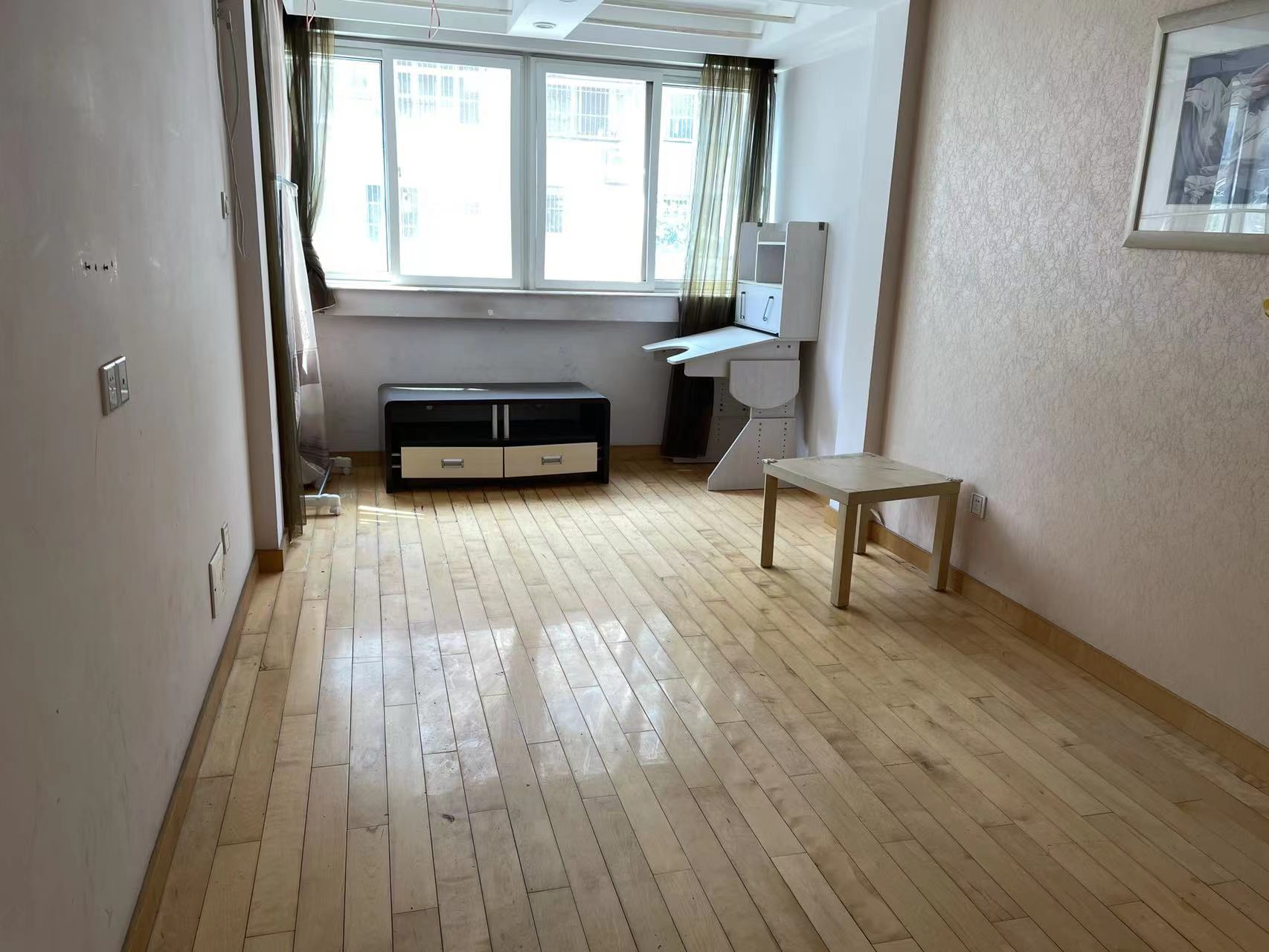 天馨花苑 3室2厅1卫 121m&sup2;