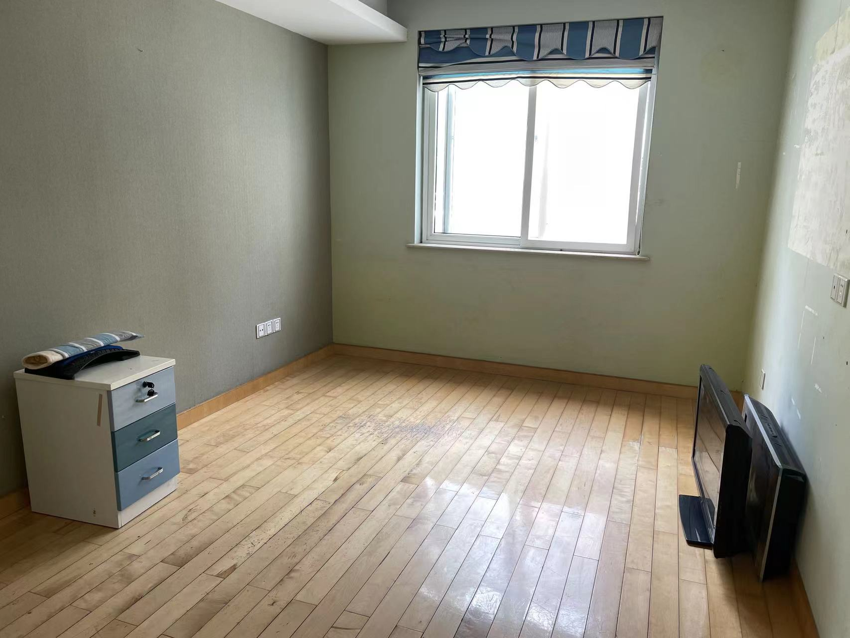 天馨花苑 3室2厅1卫 121m&sup2;