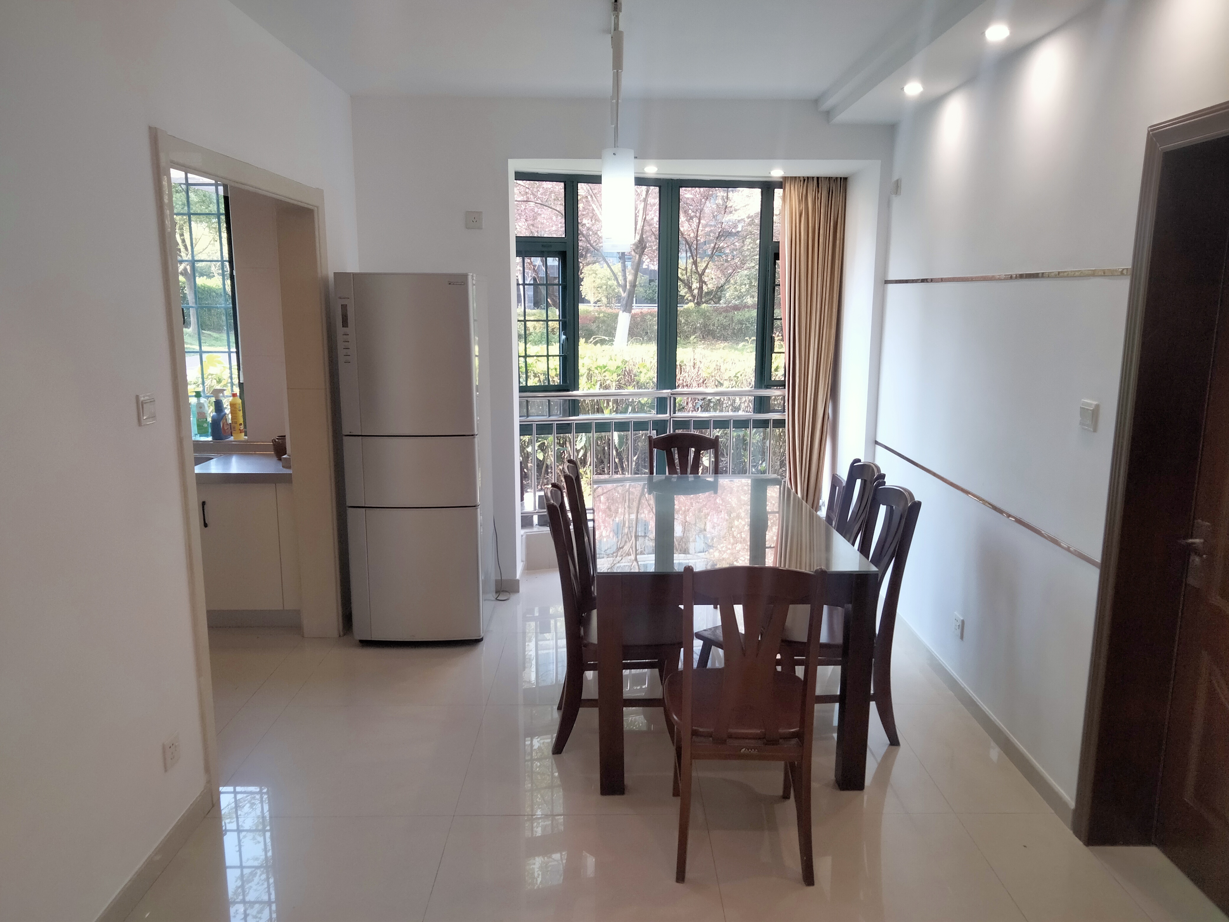 凤凰莱茵苑 4室2厅2卫 161m&sup2;
