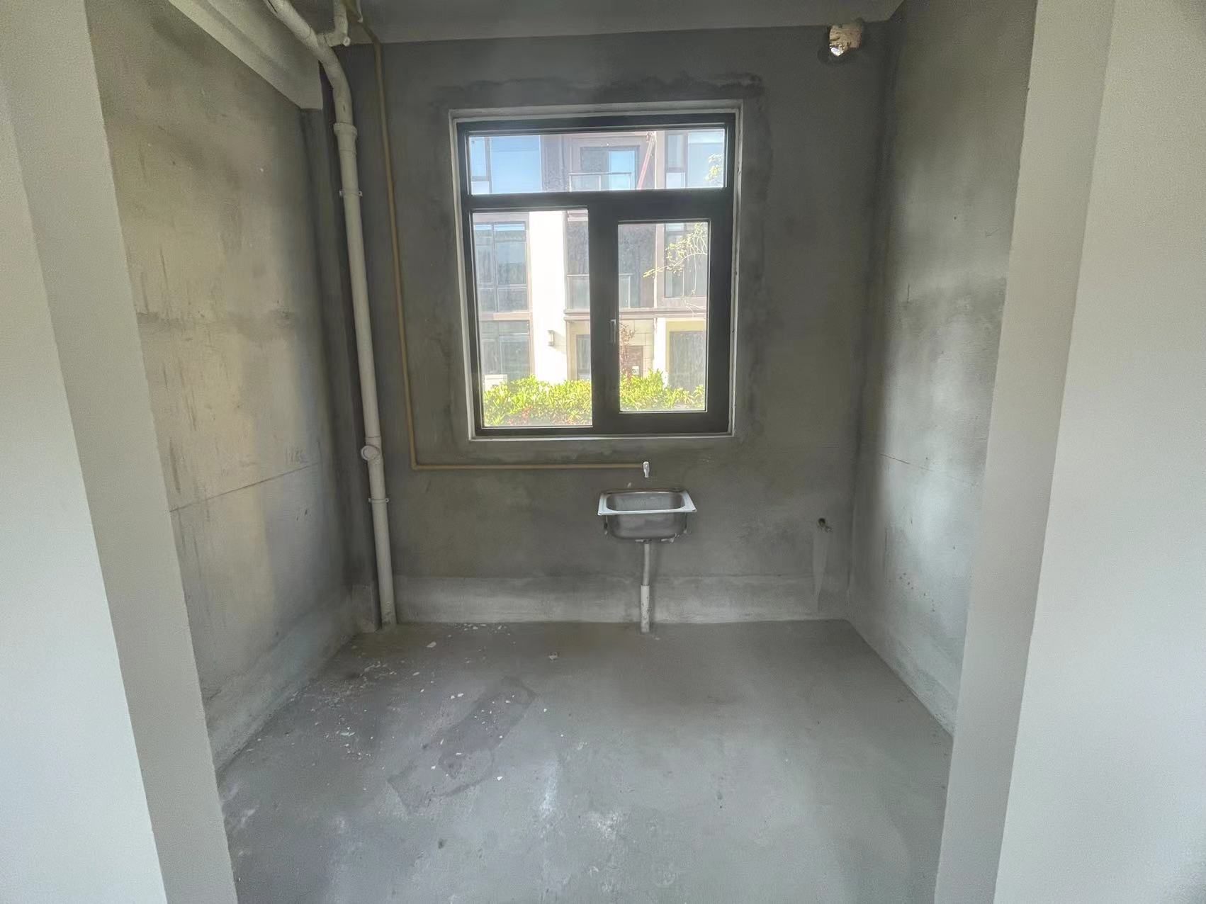 绿地新里城 4室2厅3卫 140m&sup2;