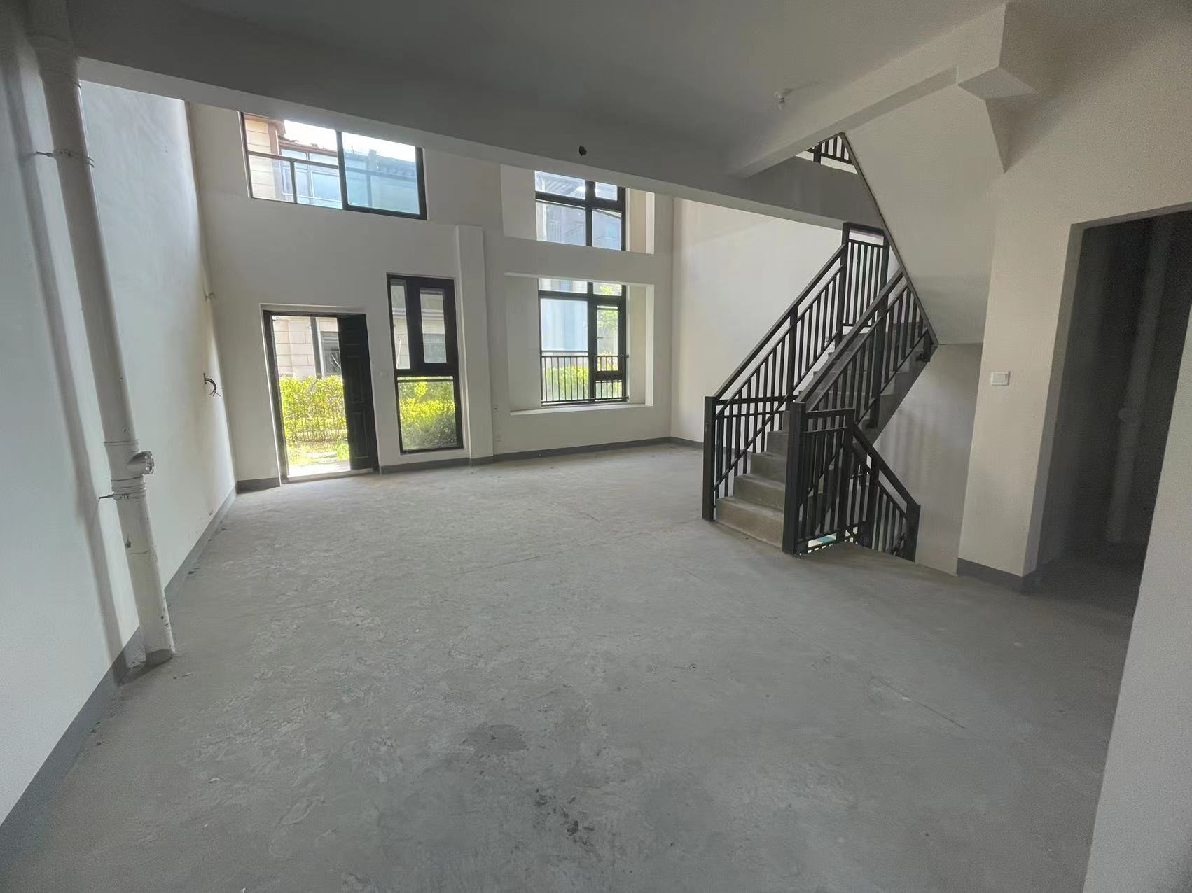 绿地新里城 4室2厅3卫 140m&sup2;