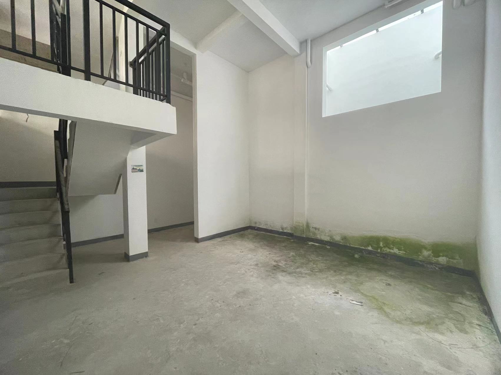 绿地新里城 4室2厅3卫 140m&sup2;