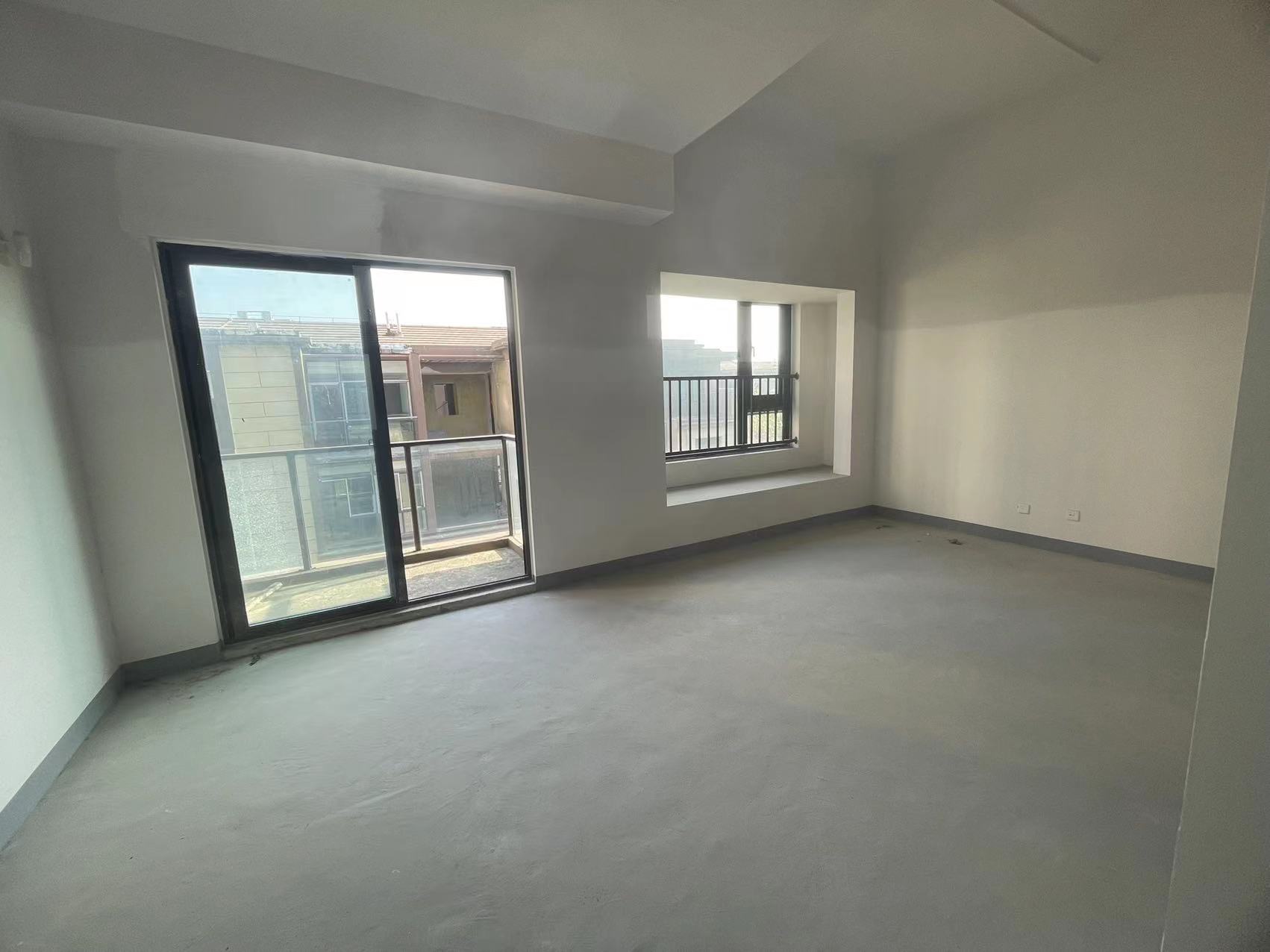 绿地新里城 4室2厅3卫 140m&sup2;