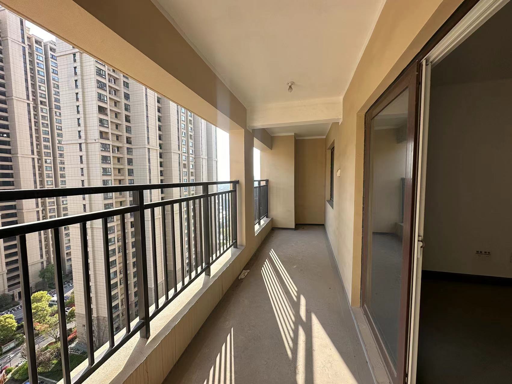 世茂新界 3室2厅2卫 120m²