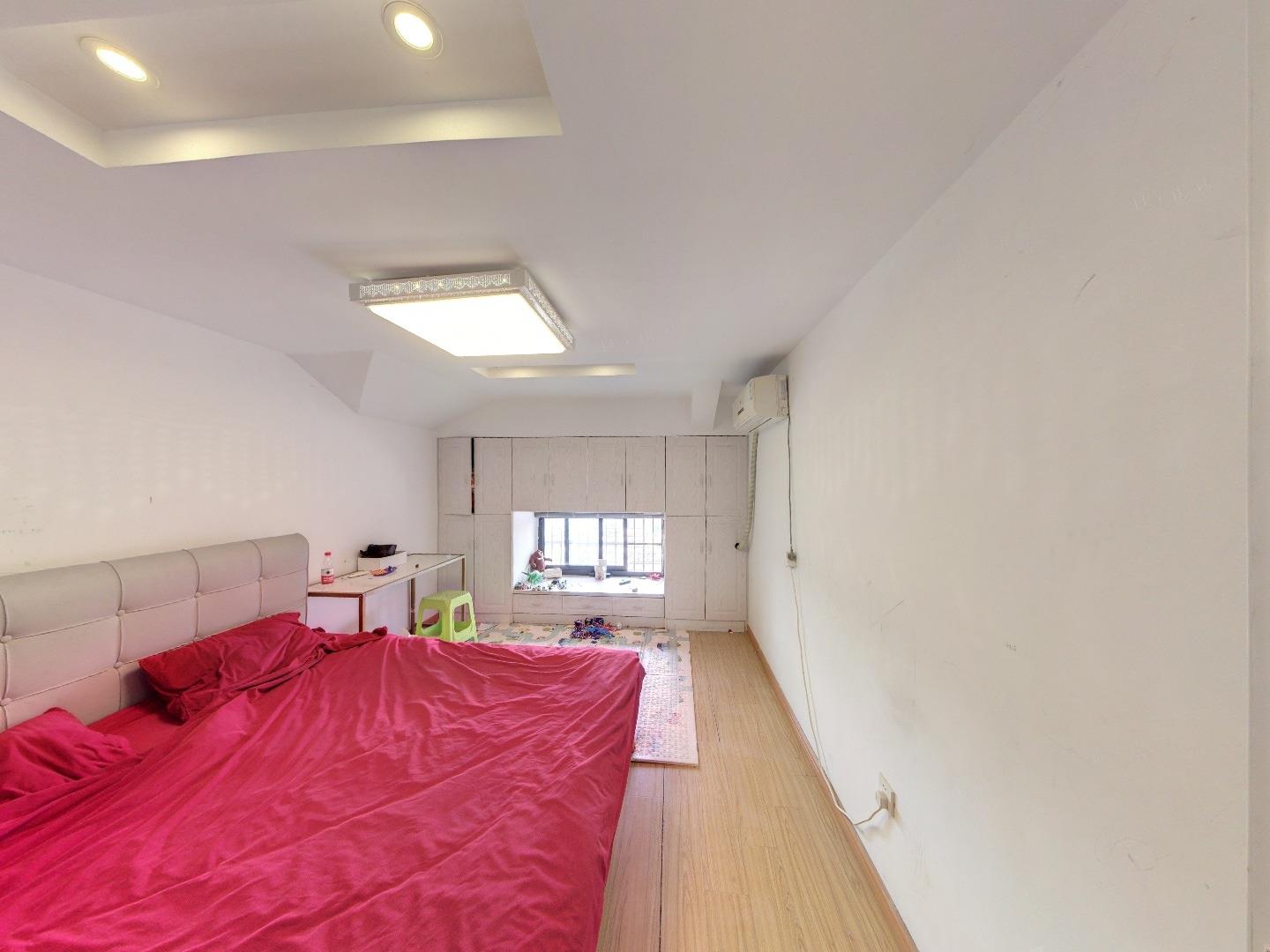龙田花苑一期 3室2厅2卫 115.00m&sup2;