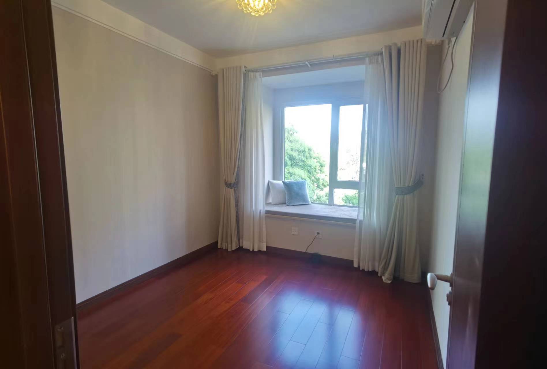 万科金域蓝湾 3室2厅2卫 140m&sup2;