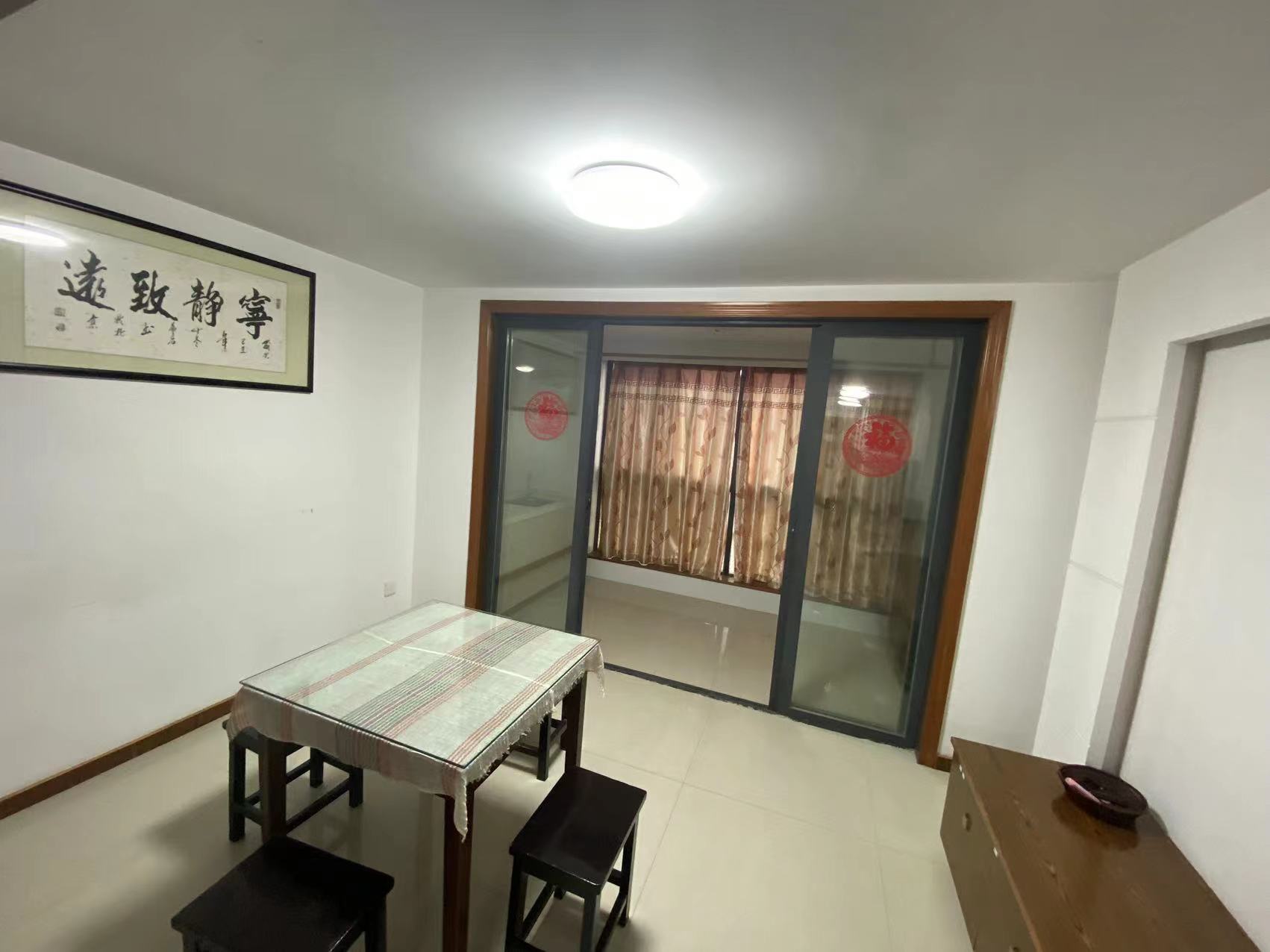 鸿运大厦 2室1厅1卫 60m&sup2;
