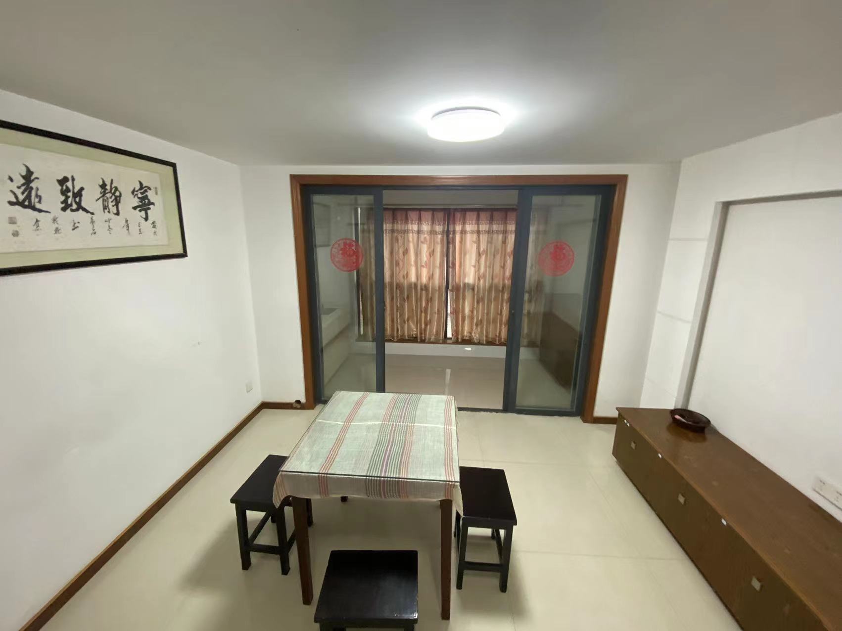 鸿运大厦 2室1厅1卫 60m&sup2;