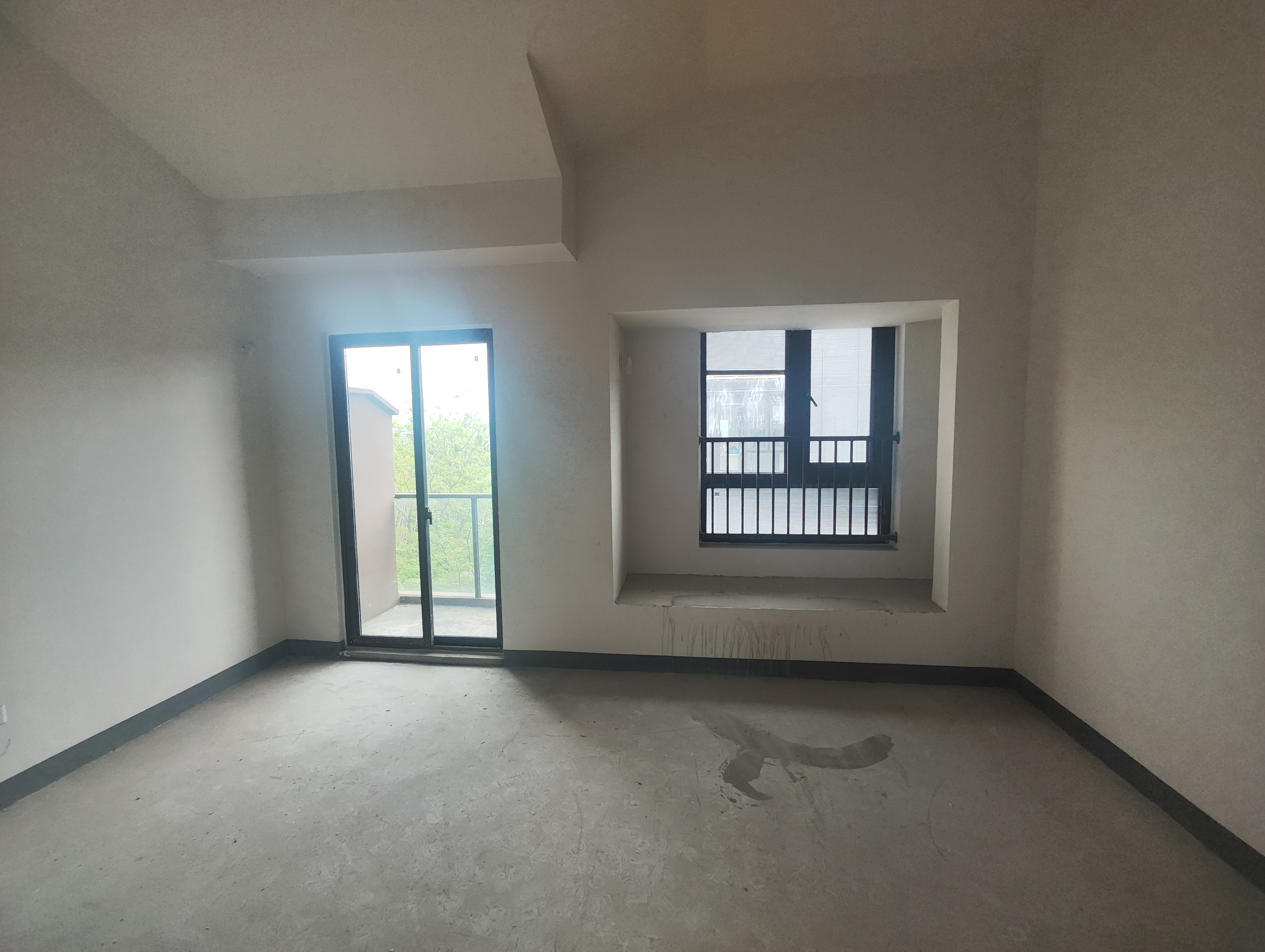 绿地新里城 4室2厅3卫 101m&sup2;