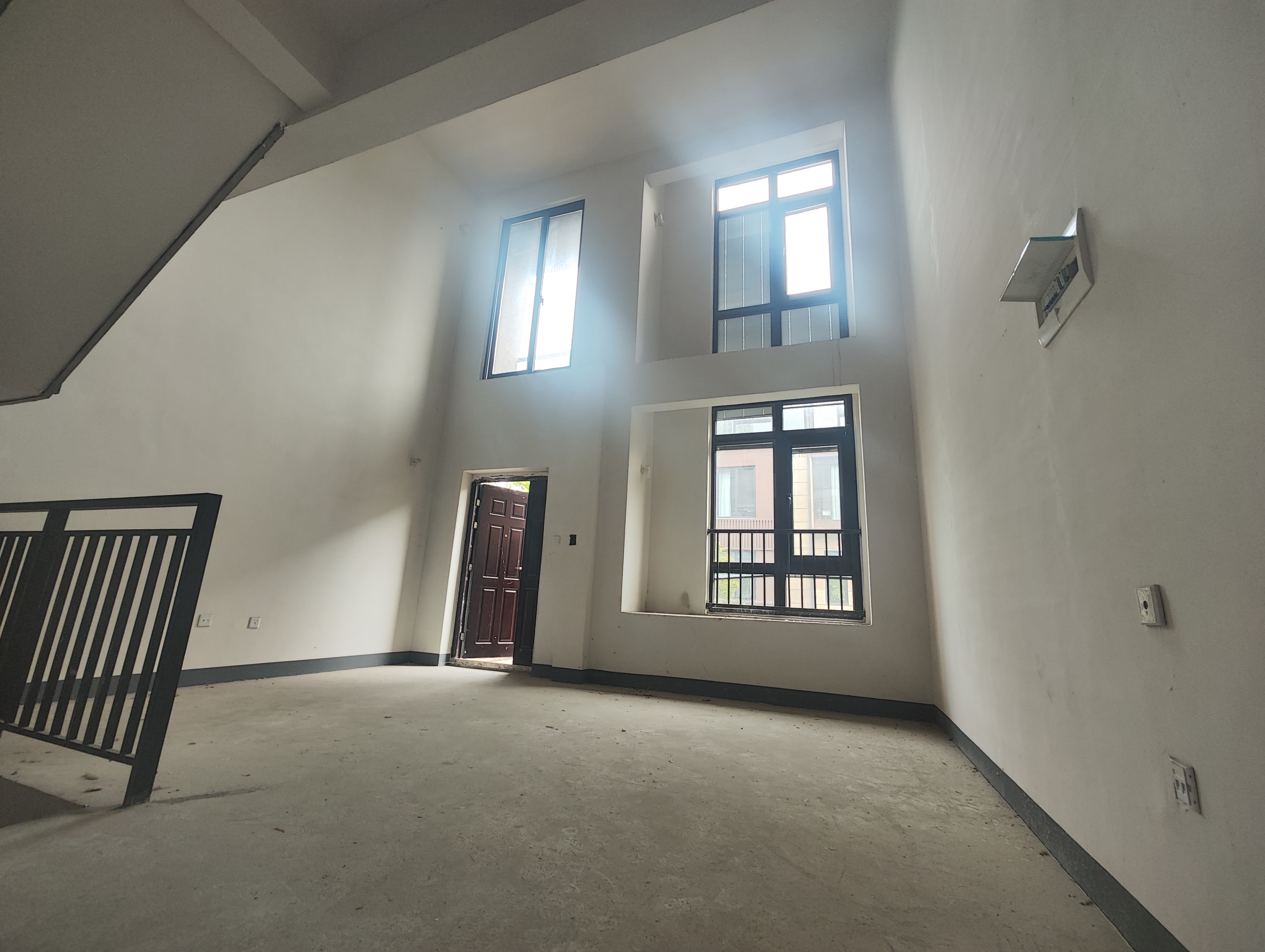 绿地新里城 4室2厅3卫 101m&sup2;