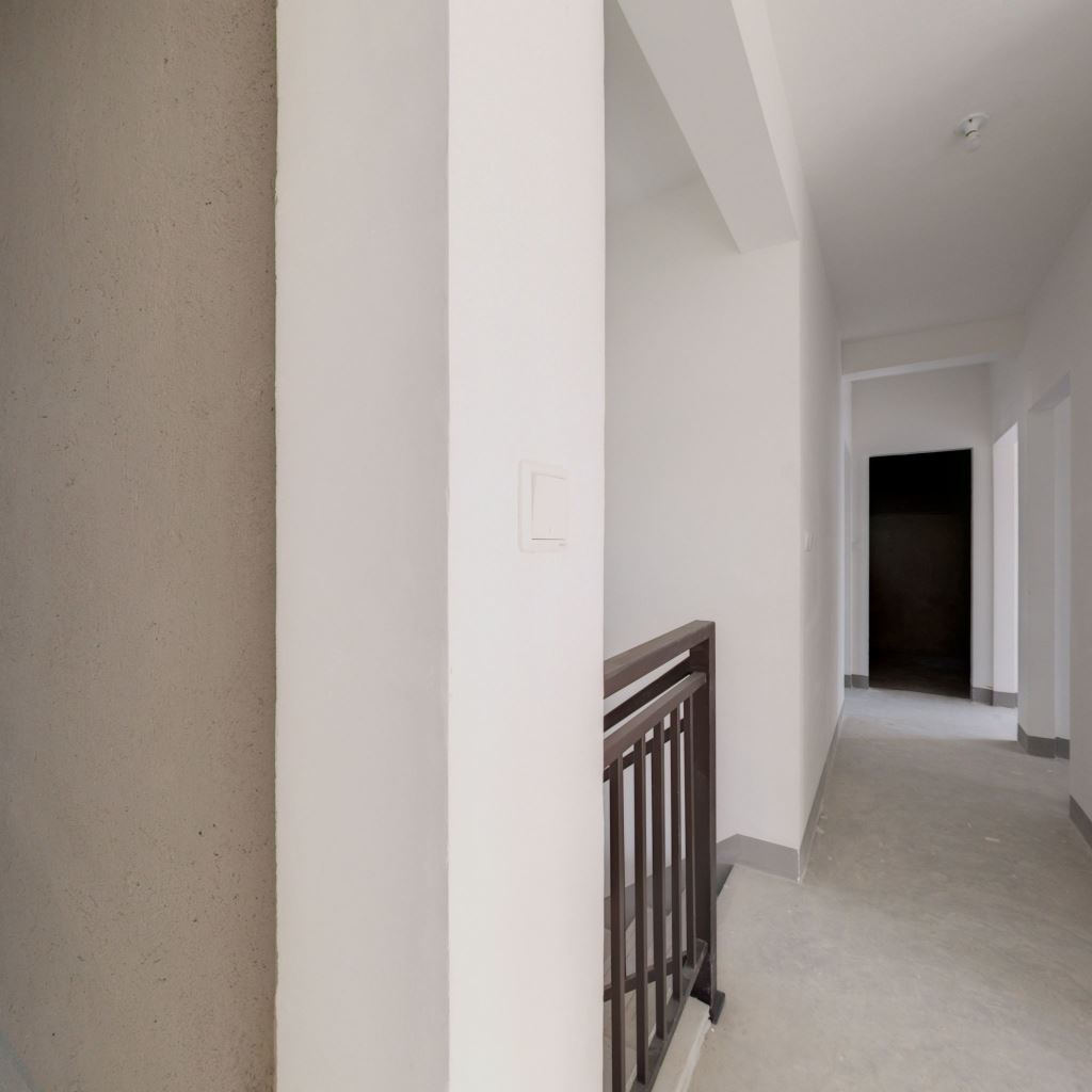 中海铂樾府 4室2厅2卫 208.71m&sup2;