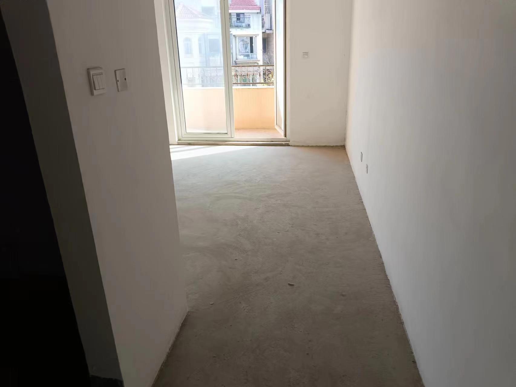军山花园 3室2厅2卫 143m&sup2;
