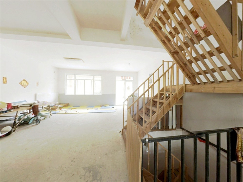 军山花园 5室2厅4卫 263m²