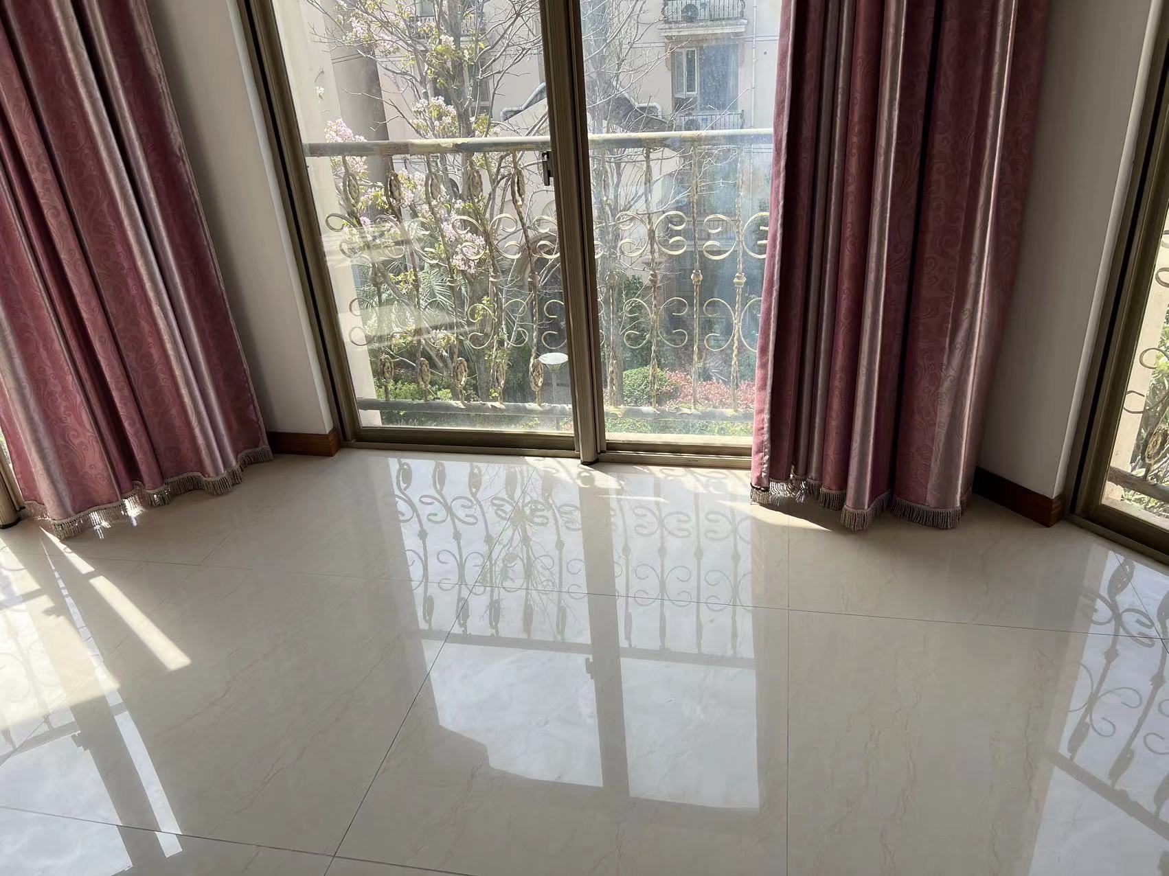 军山花园 3室2厅2卫 170.74m&sup2;