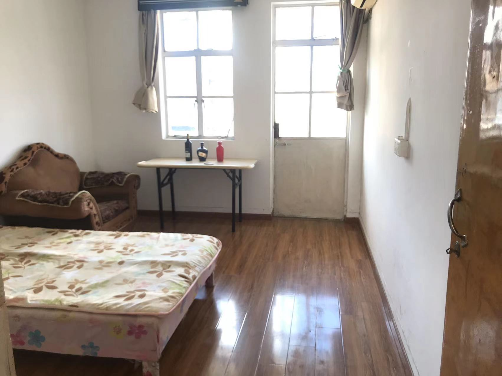 城港新村 2室1厅1卫 60m&sup2;