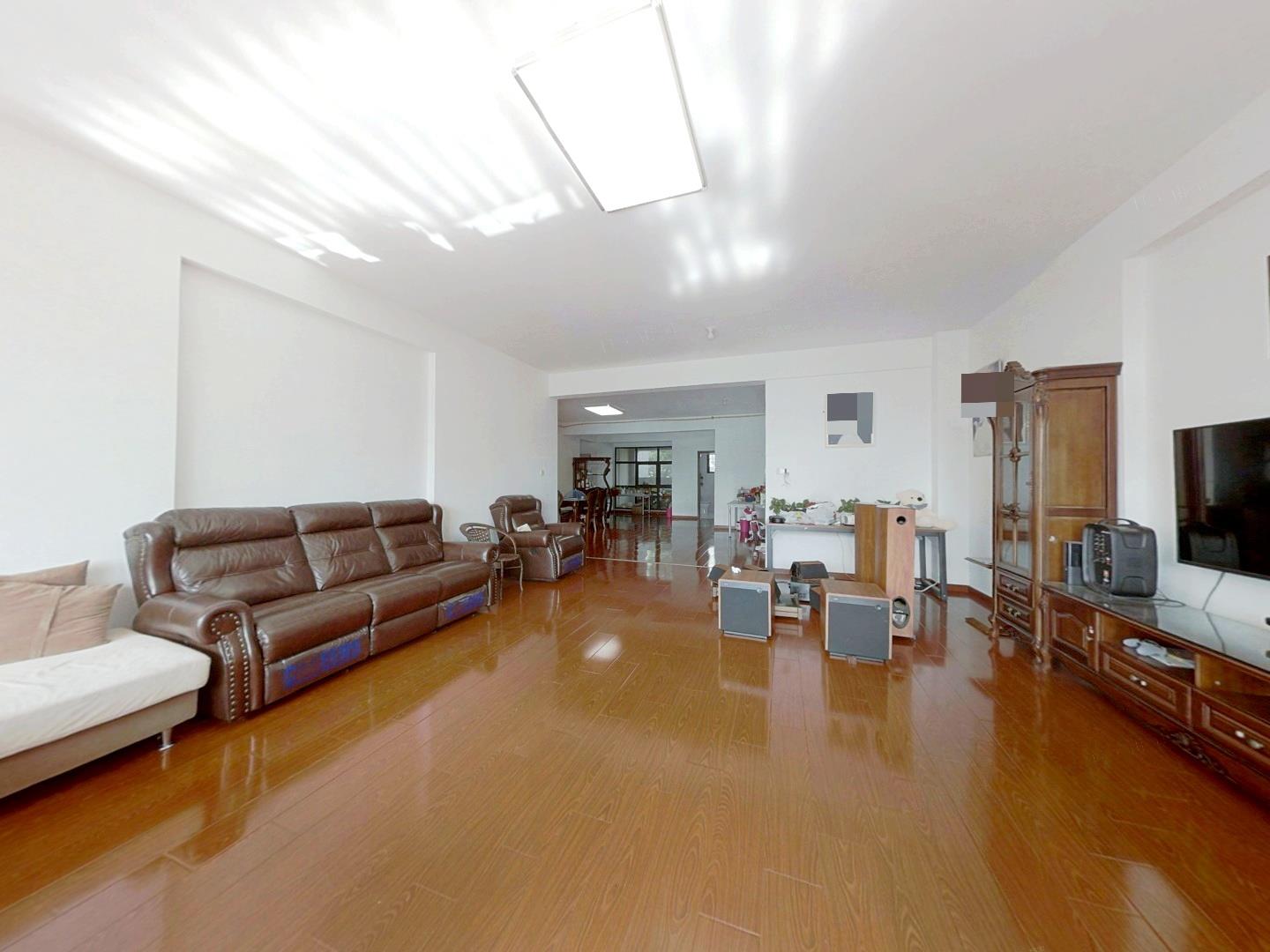 南山湖一号 5室2厅2卫 344.00m²
