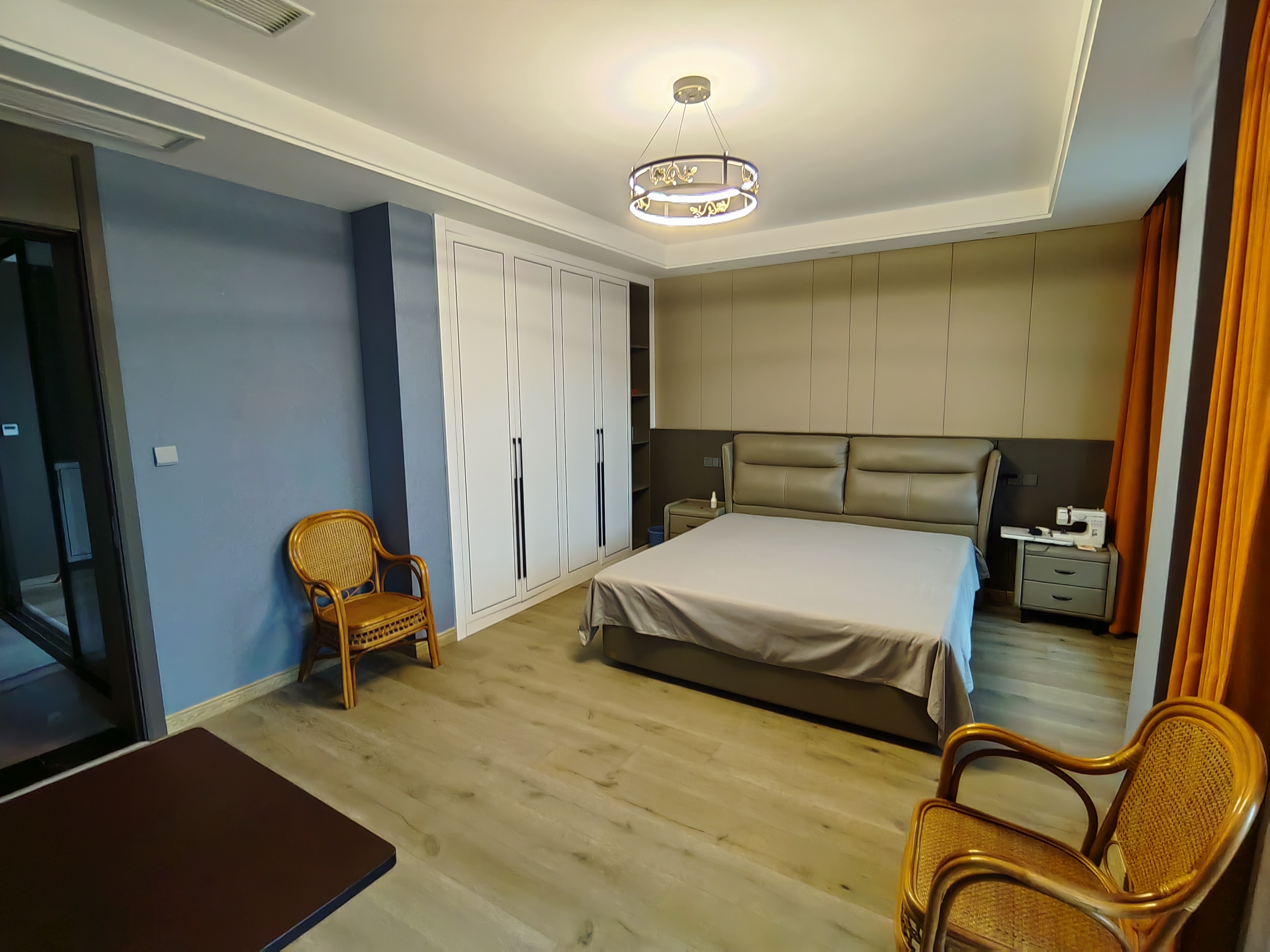 顺发御园 3室3厅3卫 261.00m&sup2;