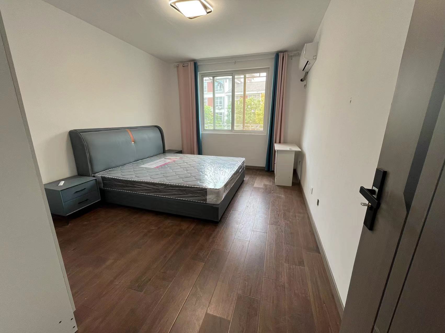 新港花苑 1室1厅1卫 50m²
